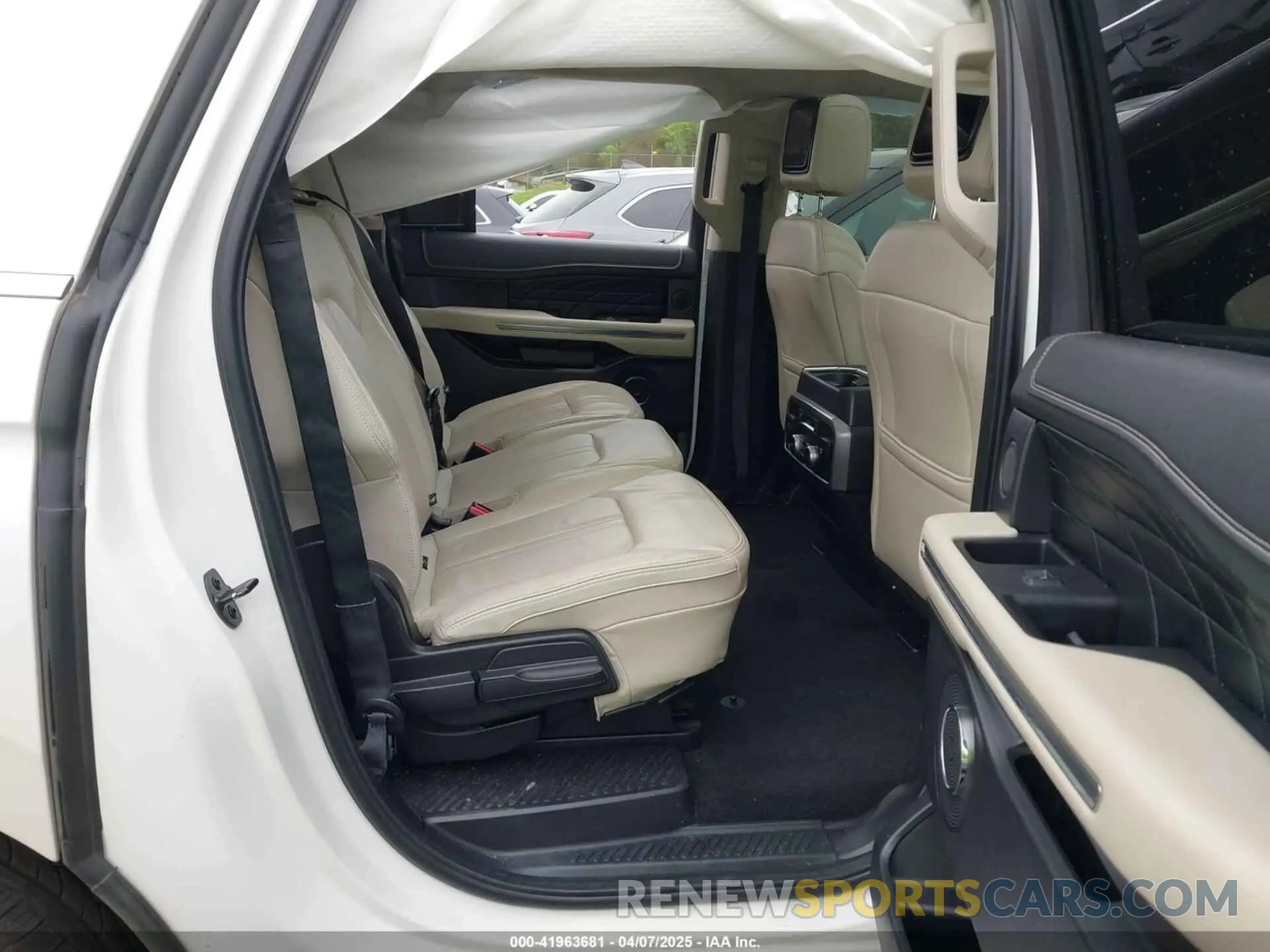 8 Photograph of a damaged car 1FMJK1MTXKEA29161 FORD EXPEDITION MAX 2019