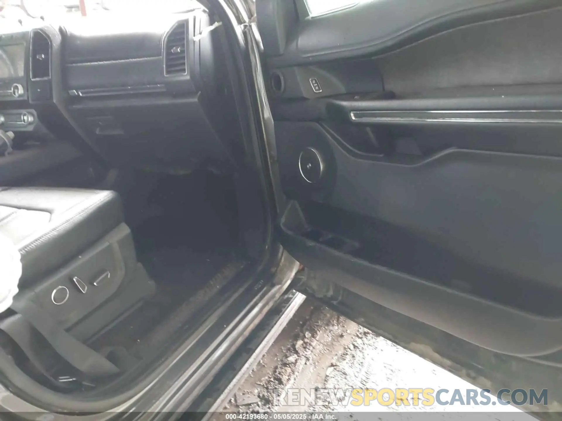 5 Photograph of a damaged car 1FMJK2AT3KEA85243 FORD EXPEDITION MAX 2019