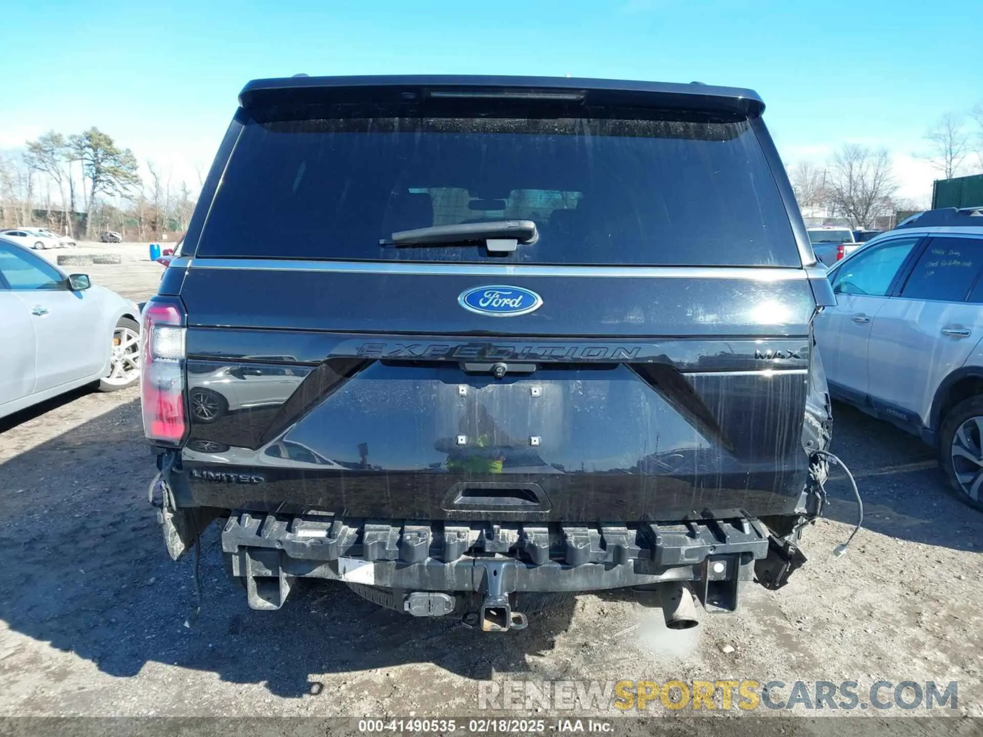 17 Photograph of a damaged car 1FMJK2AT4KEA00121 FORD EXPEDITION MAX 2019