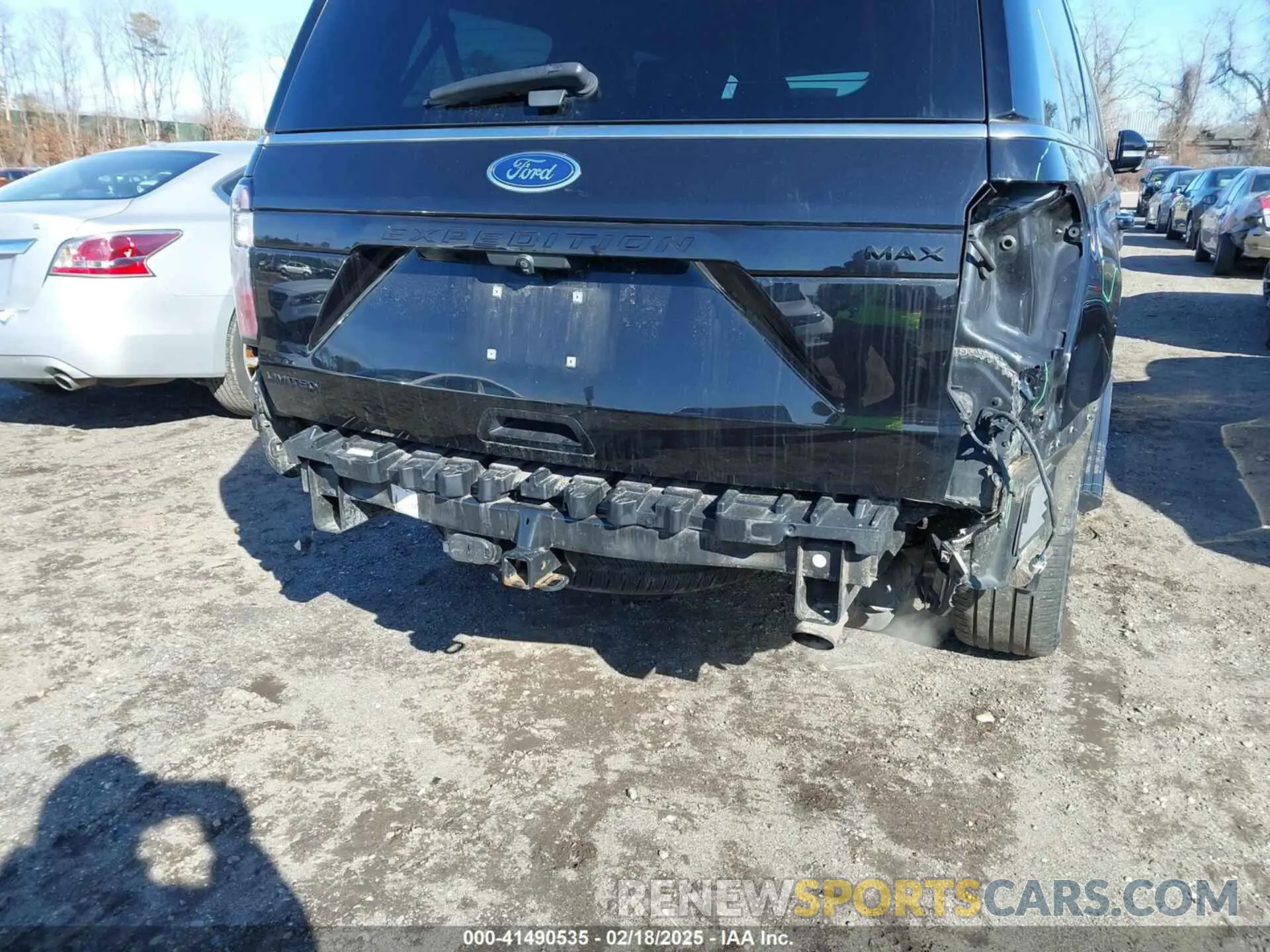 18 Photograph of a damaged car 1FMJK2AT4KEA00121 FORD EXPEDITION MAX 2019