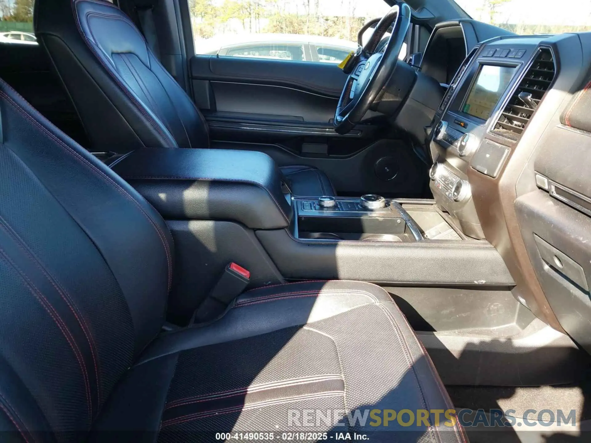 5 Photograph of a damaged car 1FMJK2AT4KEA00121 FORD EXPEDITION MAX 2019