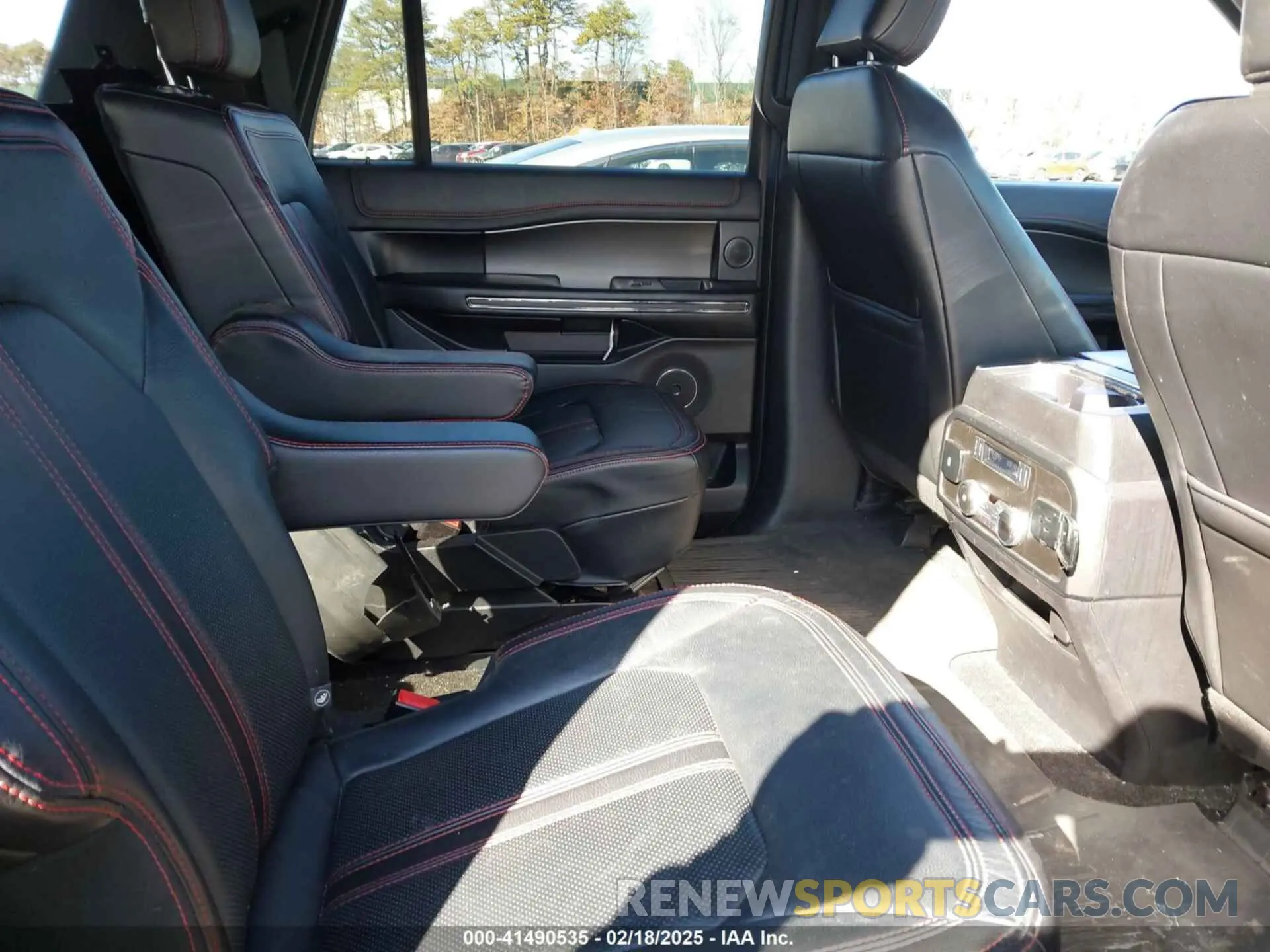 8 Photograph of a damaged car 1FMJK2AT4KEA00121 FORD EXPEDITION MAX 2019