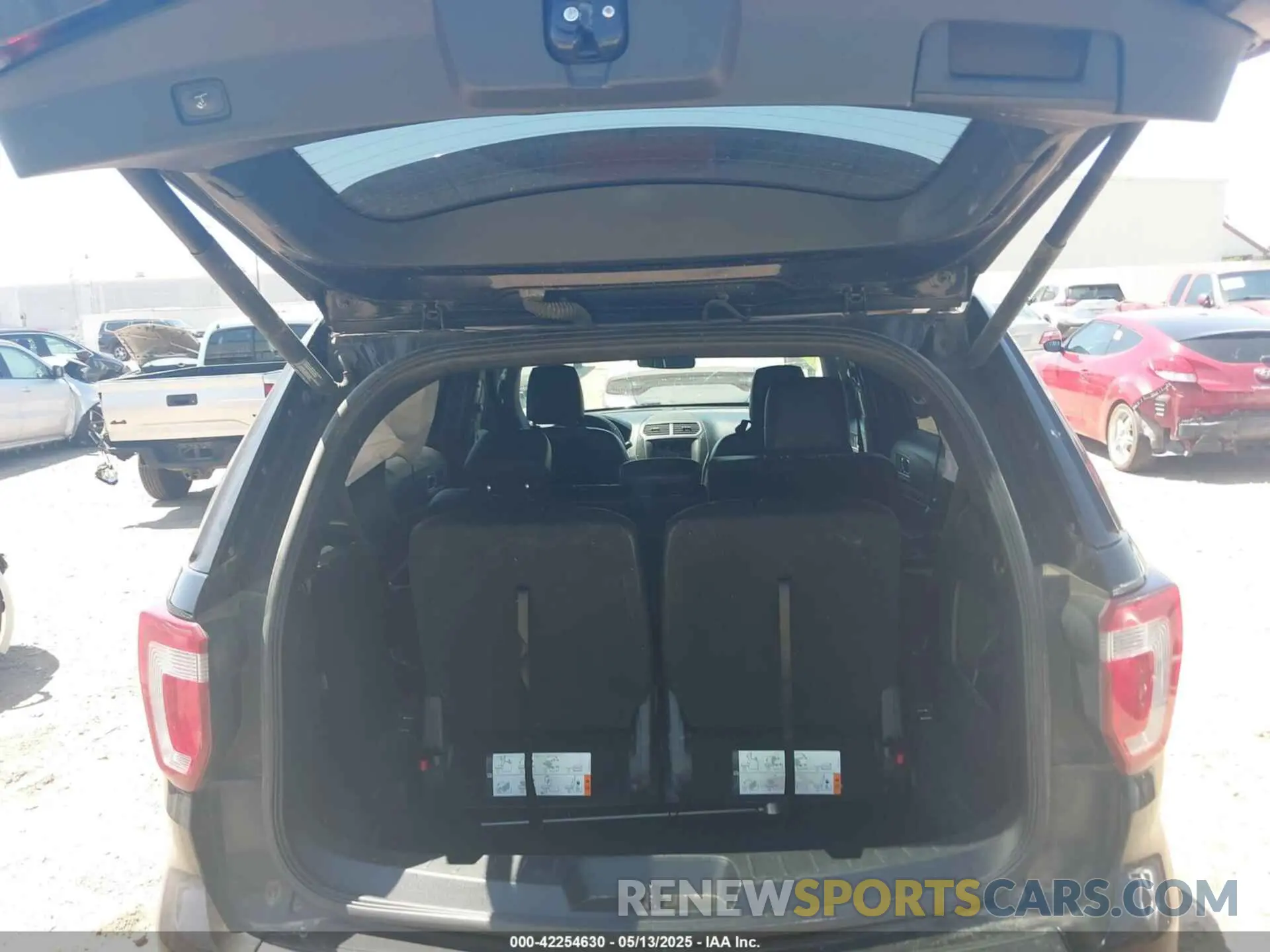 17 Photograph of a damaged car 1FM5K7D81KGA71383 FORD EXPLORER 2019
