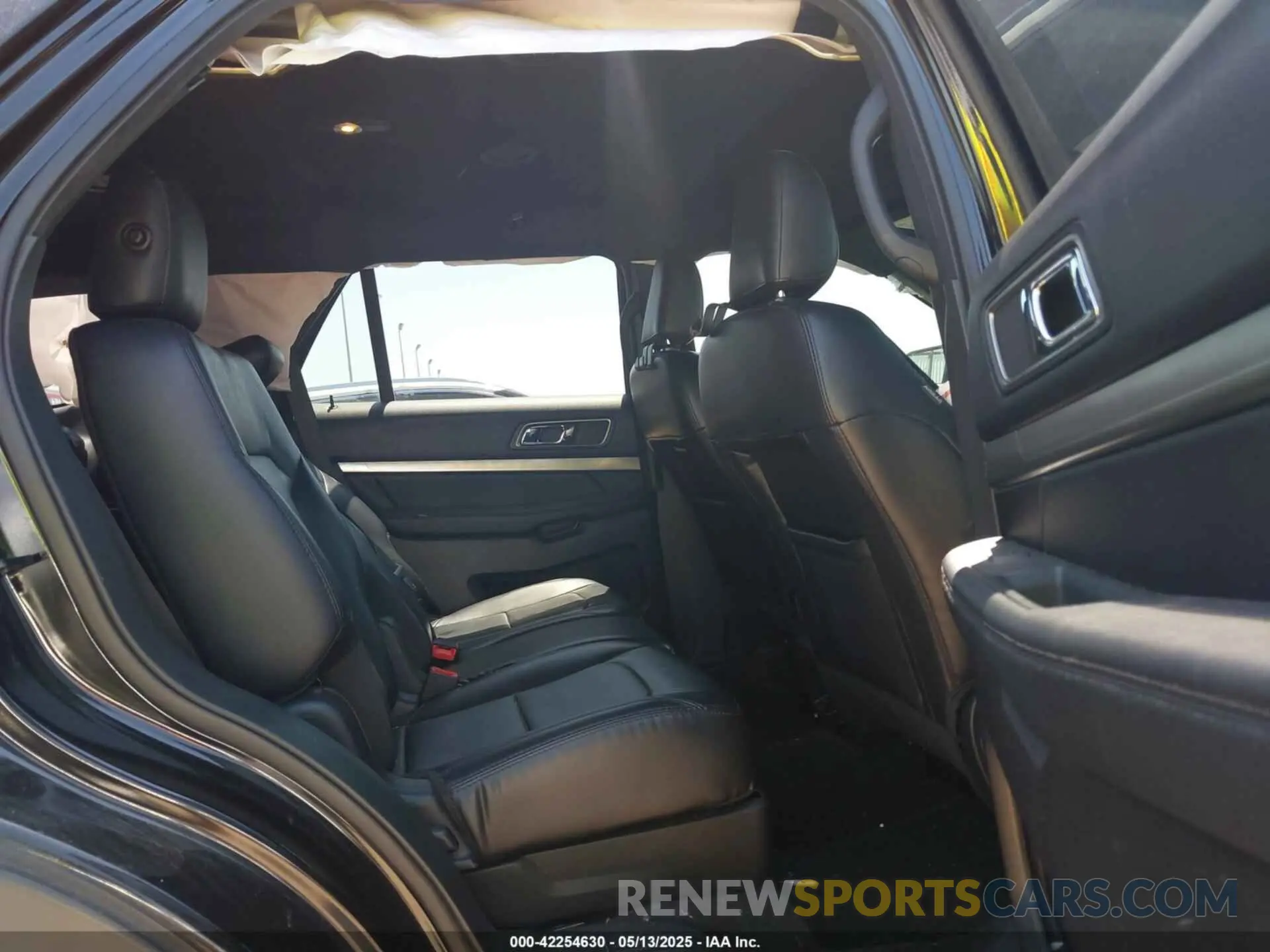 8 Photograph of a damaged car 1FM5K7D81KGA71383 FORD EXPLORER 2019