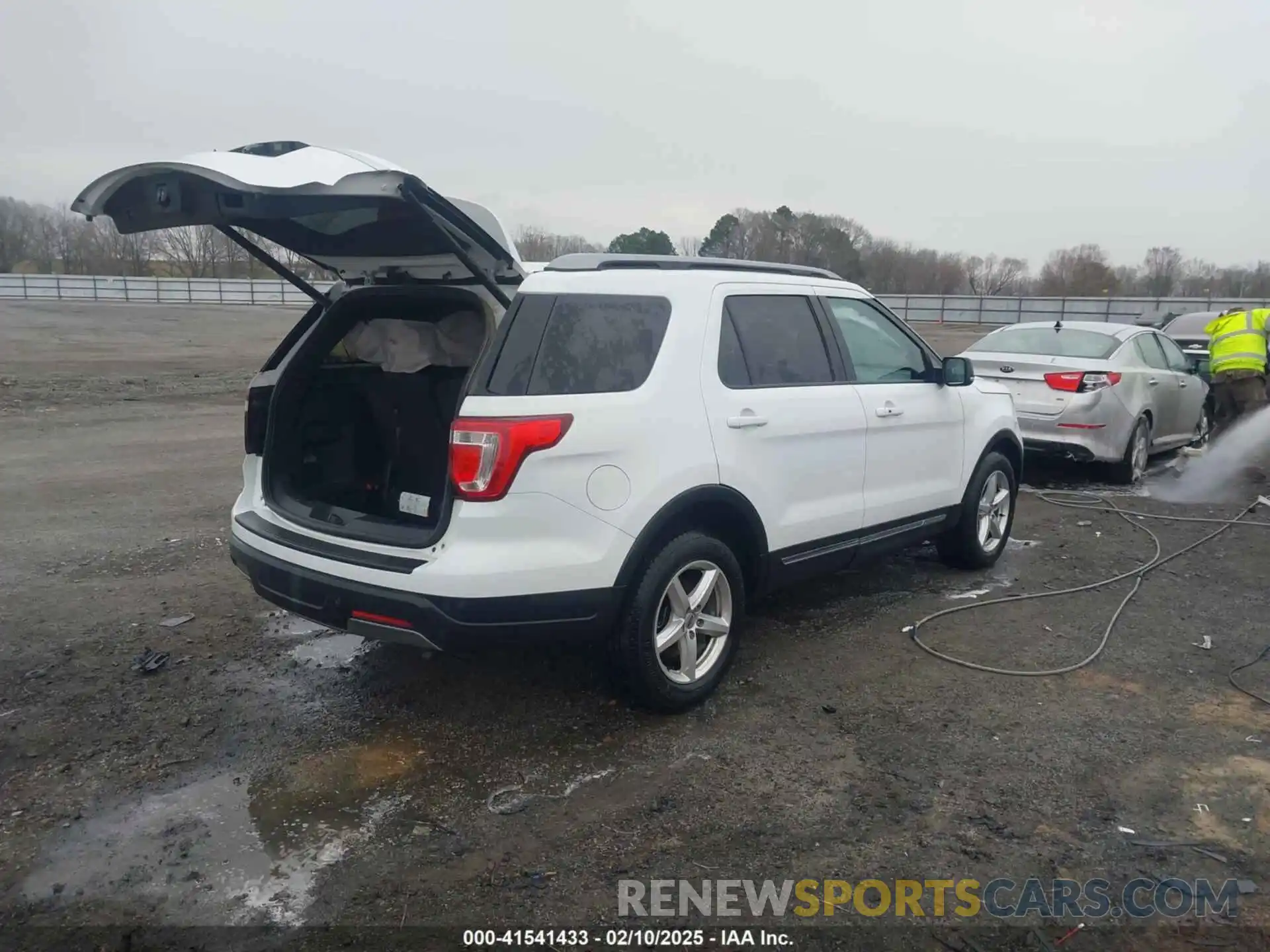 4 Photograph of a damaged car 1FM5K7D81KGA84196 FORD EXPLORER 2019