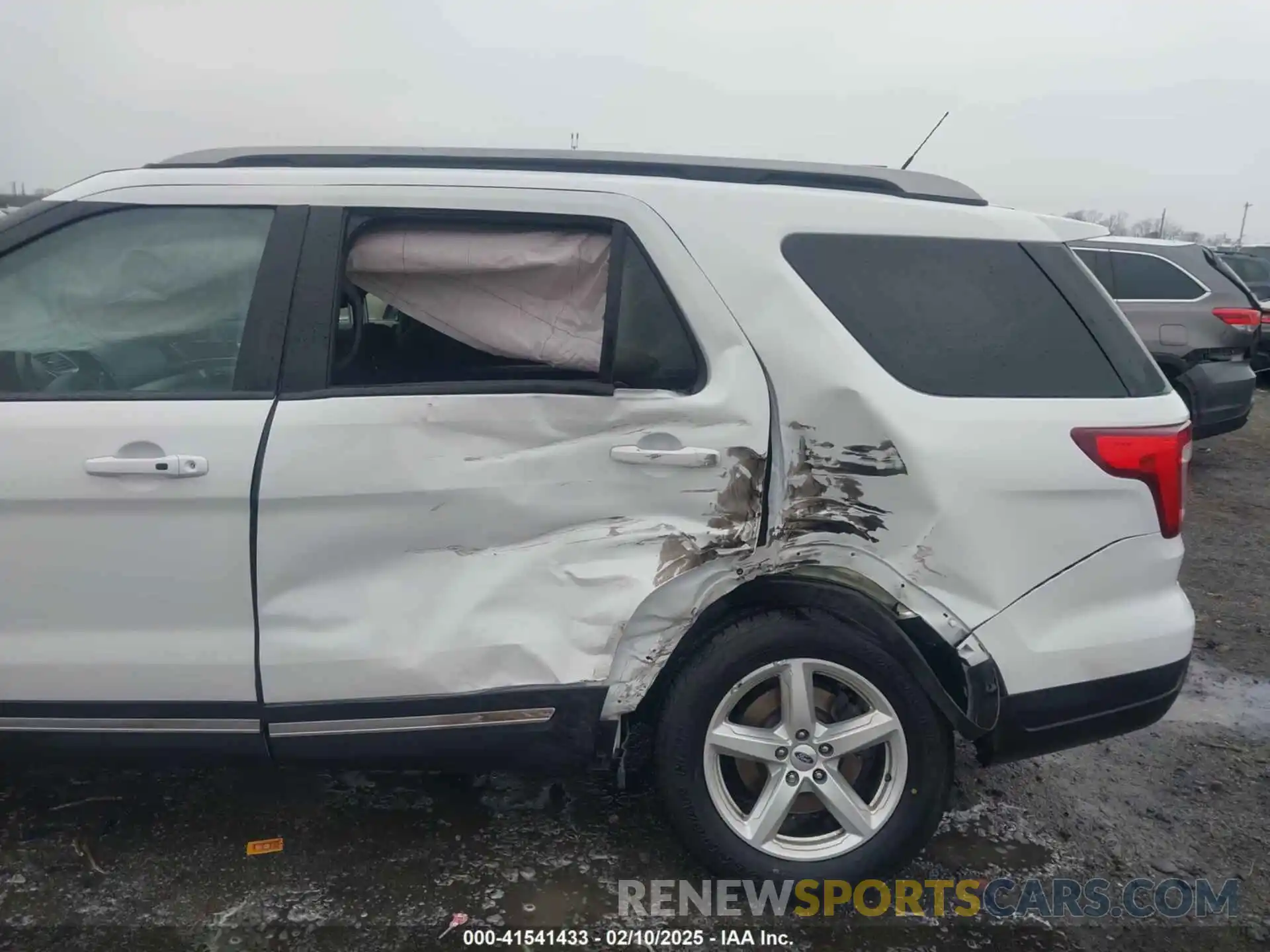 6 Photograph of a damaged car 1FM5K7D81KGA84196 FORD EXPLORER 2019