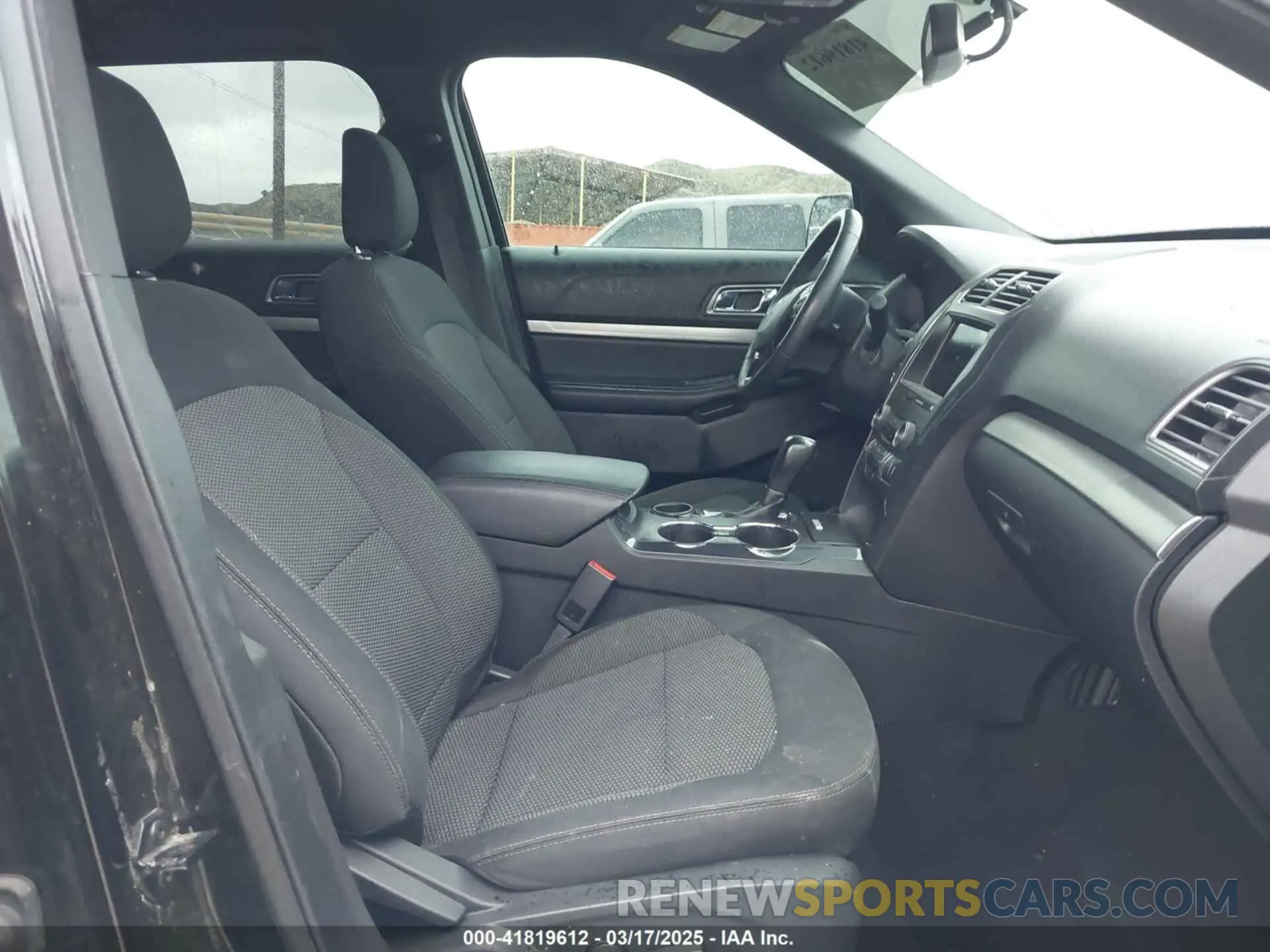 5 Photograph of a damaged car 1FM5K7D81KGB09145 FORD EXPLORER 2019