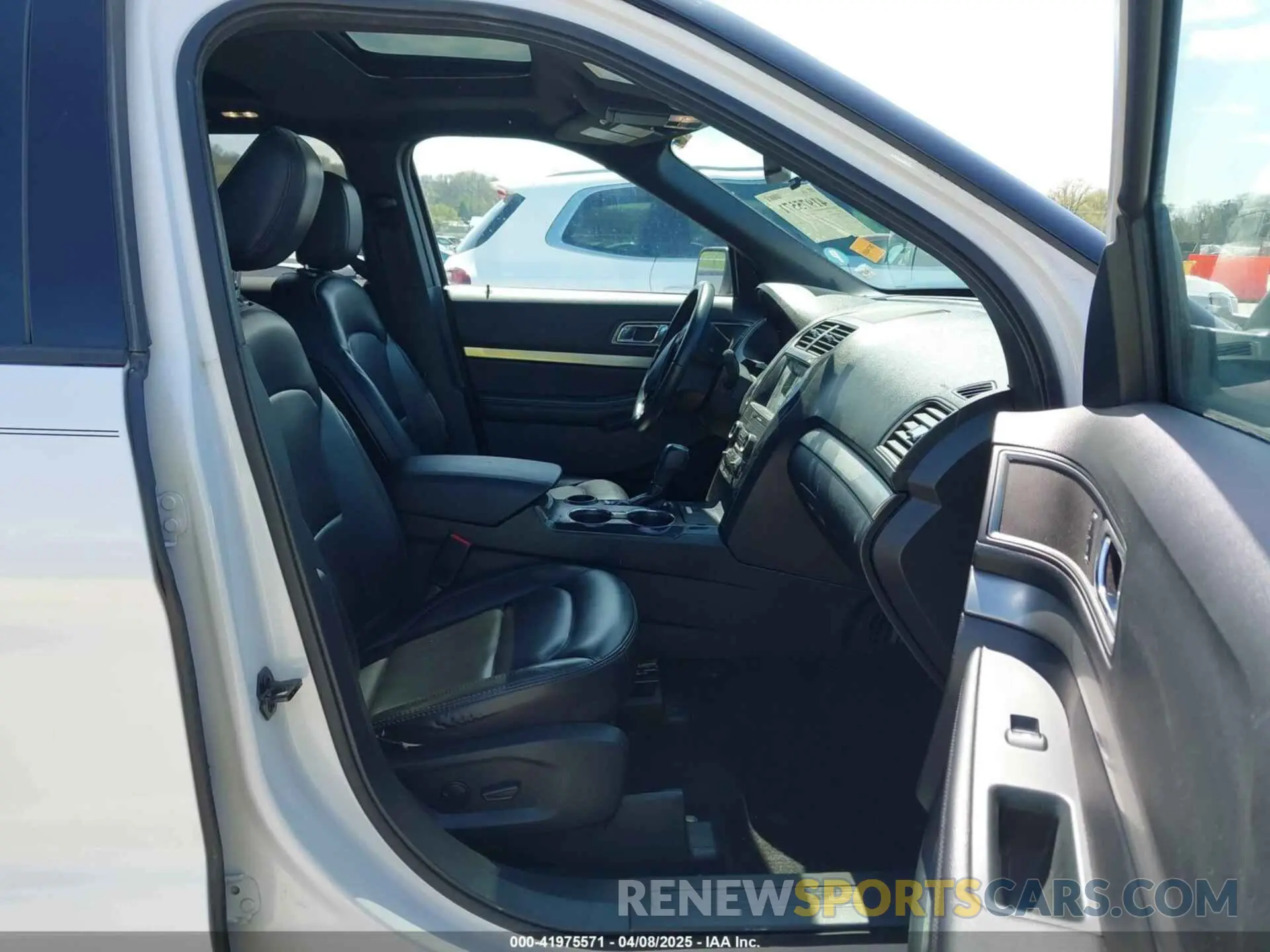 5 Photograph of a damaged car 1FM5K7D83KGB07686 FORD EXPLORER 2019