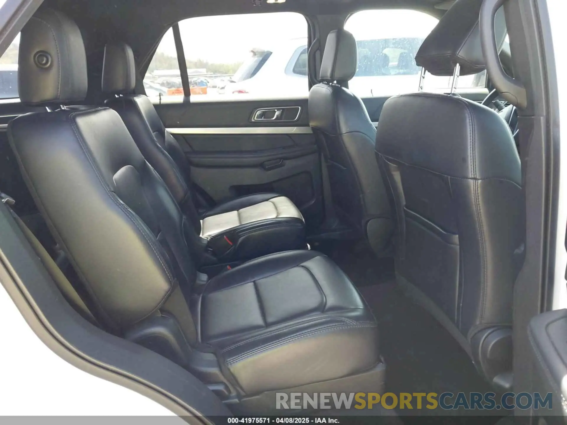 8 Photograph of a damaged car 1FM5K7D83KGB07686 FORD EXPLORER 2019