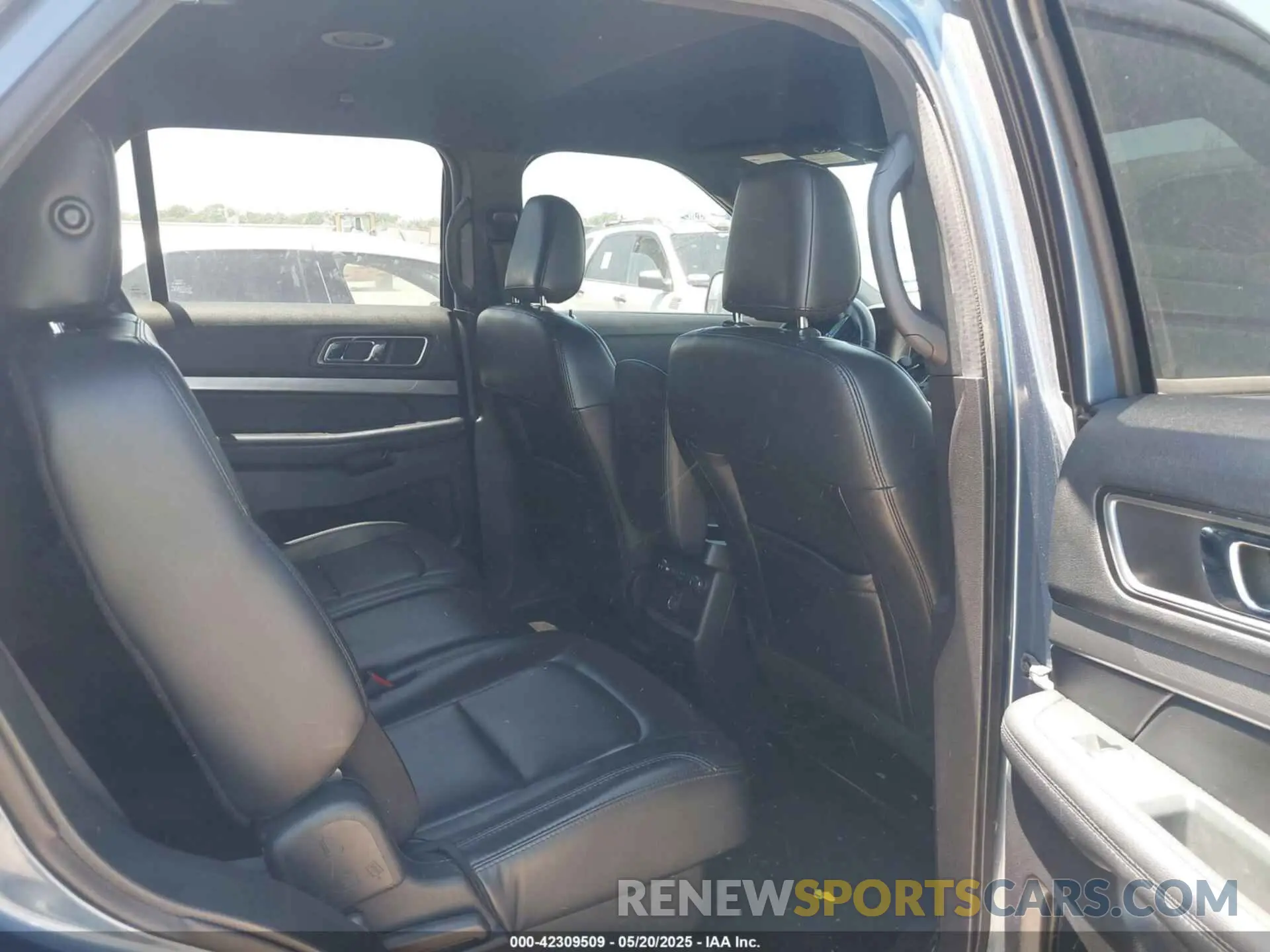 8 Photograph of a damaged car 1FM5K7D85KGA87862 FORD EXPLORER 2019