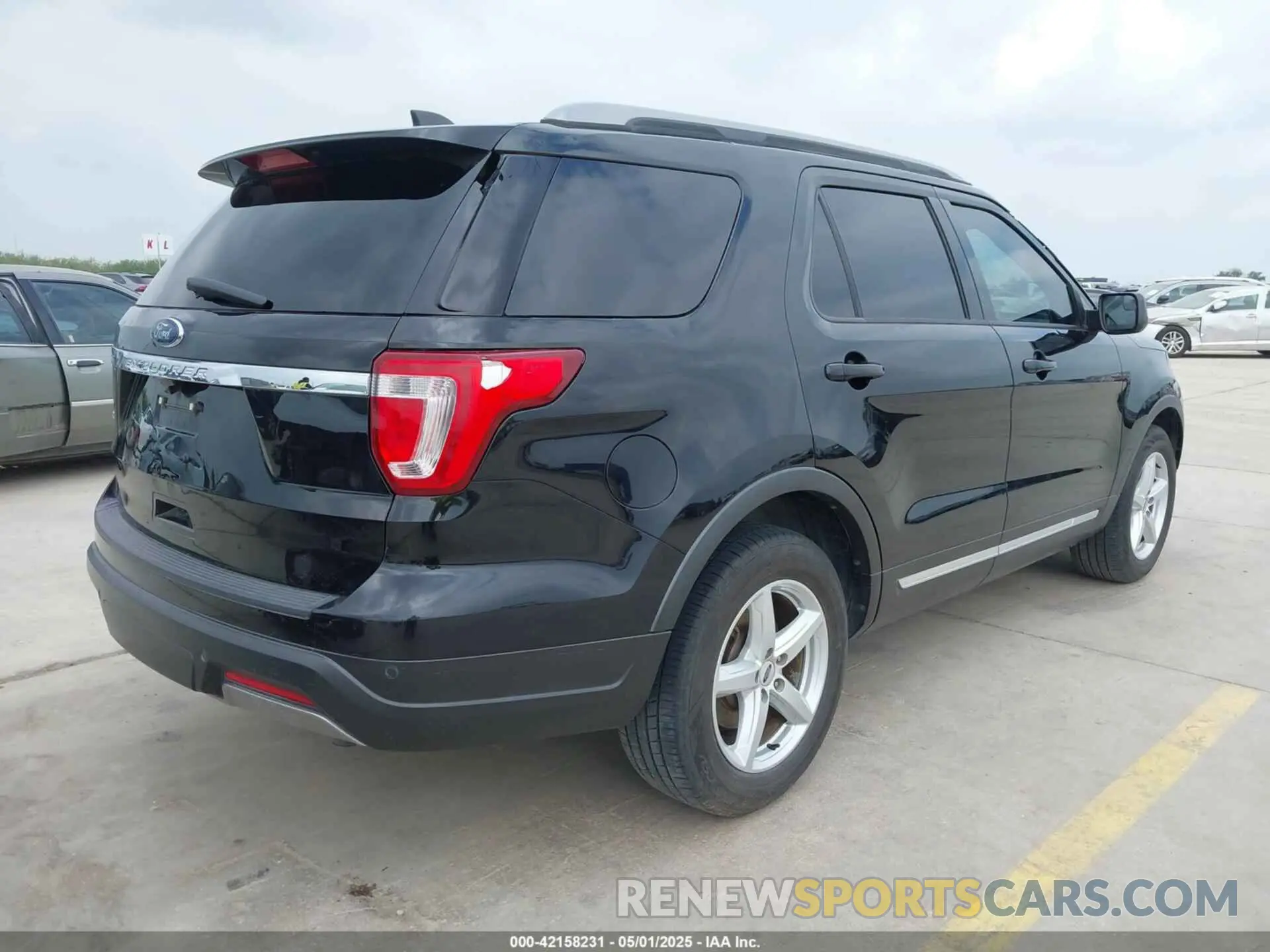 4 Photograph of a damaged car 1FM5K7D85KGB06880 FORD EXPLORER 2019