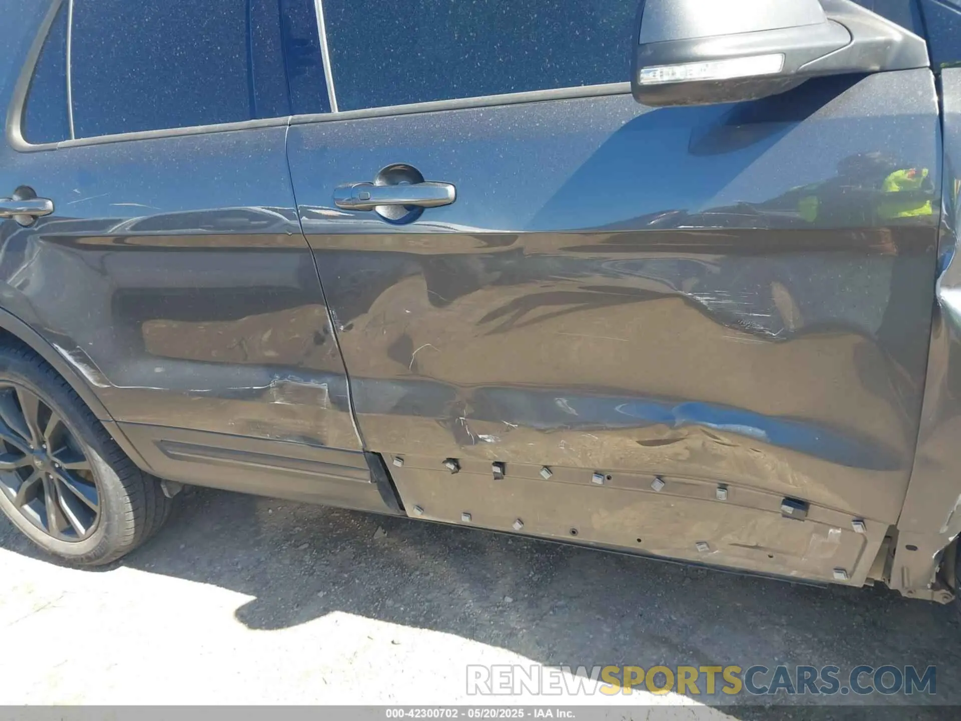 18 Photograph of a damaged car 1FM5K7D88KGA88682 FORD EXPLORER 2019