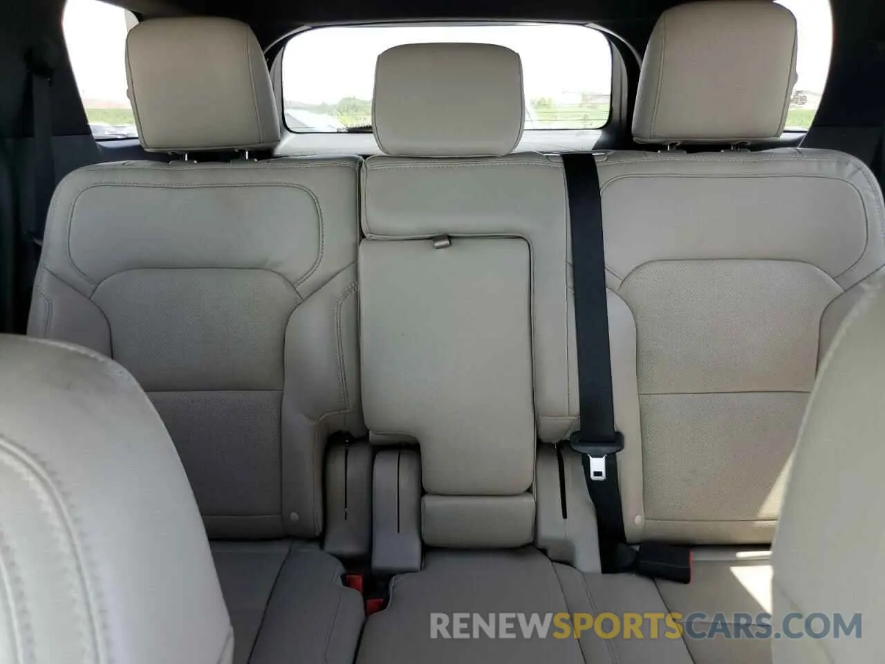 10 Photograph of a damaged car 1FM5K7F86KGB13057 FORD EXPLORER 2019