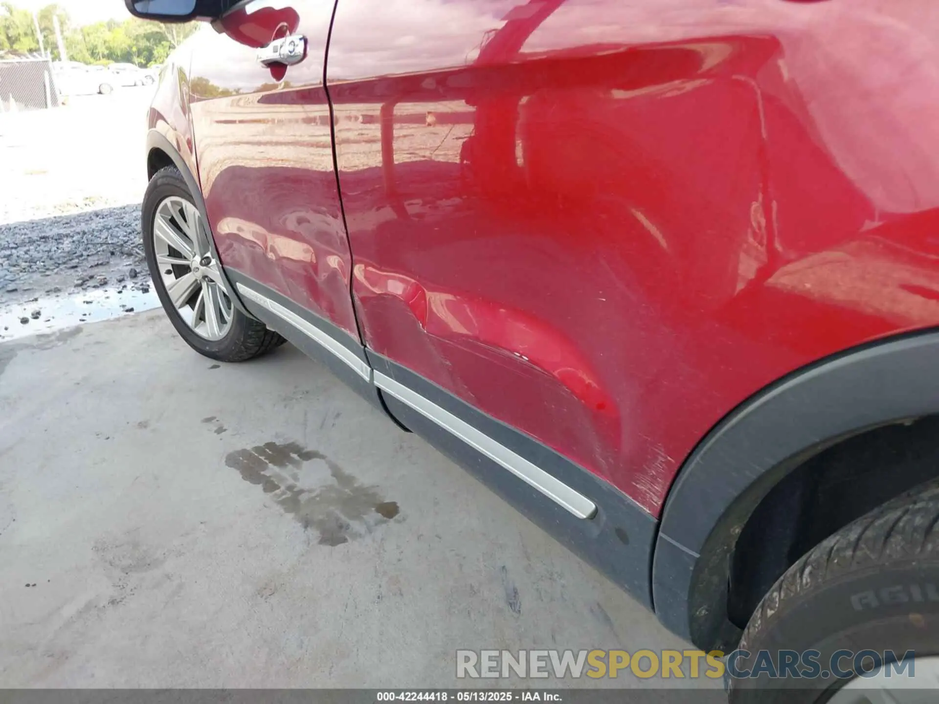 19 Photograph of a damaged car 1FM5K7F88KGB34072 FORD EXPLORER 2019