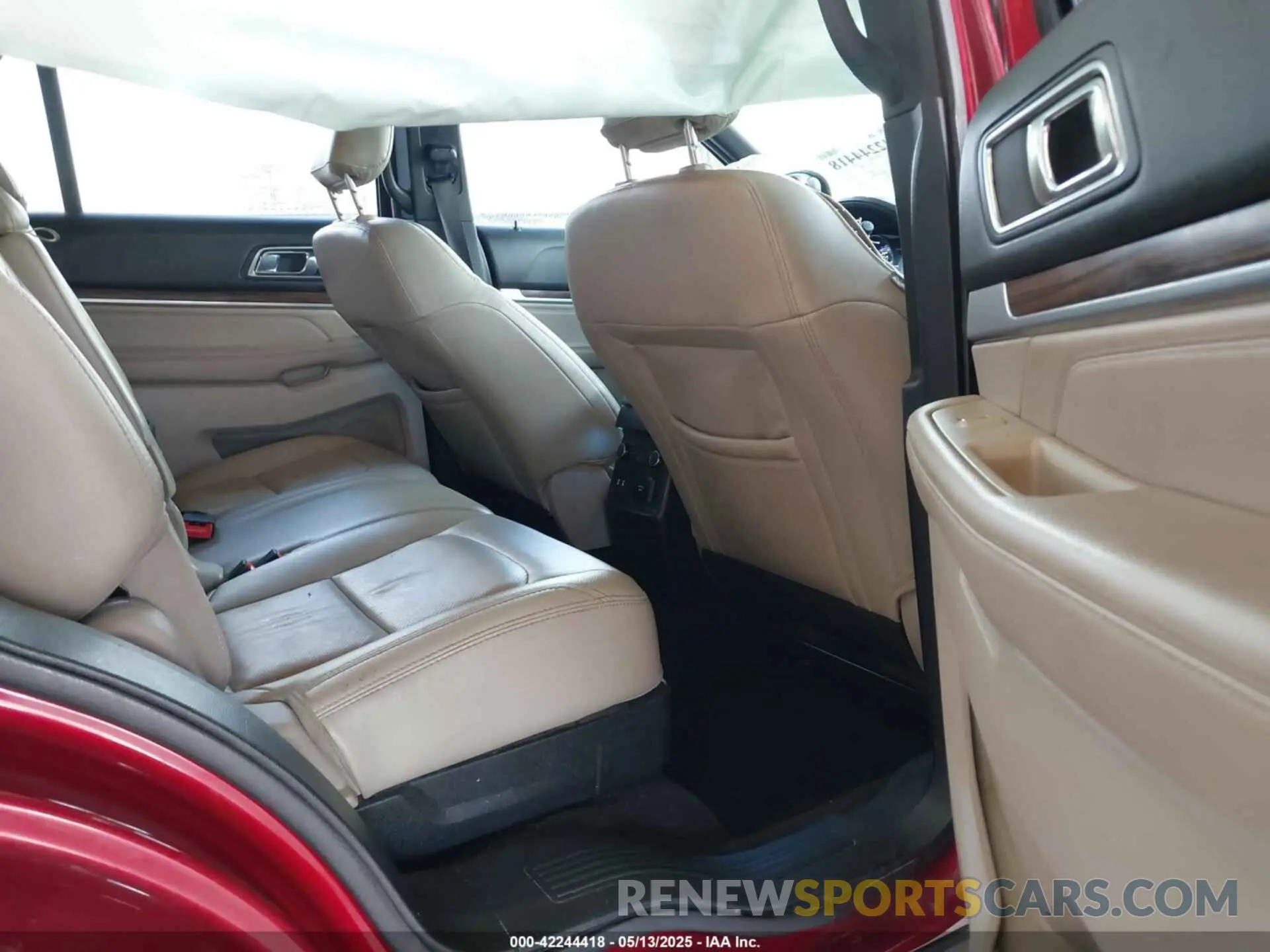 8 Photograph of a damaged car 1FM5K7F88KGB34072 FORD EXPLORER 2019