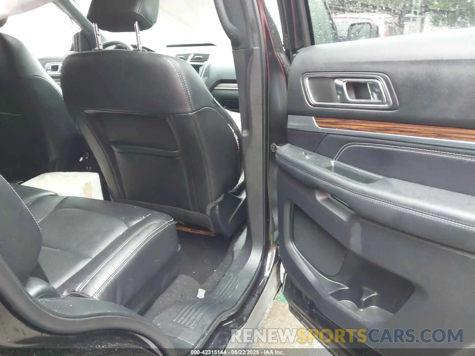 8 Photograph of a damaged car 1FM5K7F88KGB35268 FORD EXPLORER 2019
