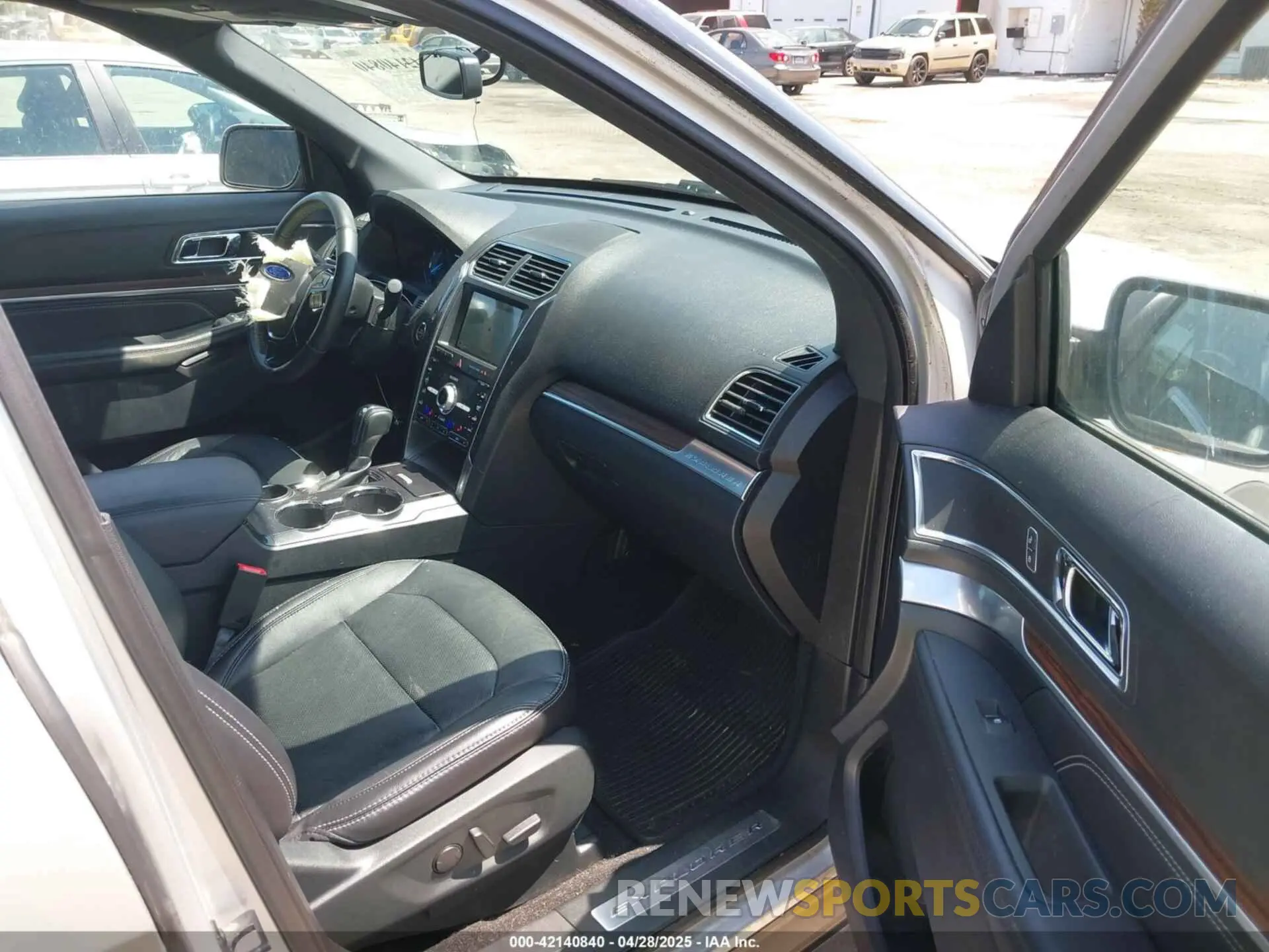 5 Photograph of a damaged car 1FM5K7F8XKGA11454 FORD EXPLORER 2019