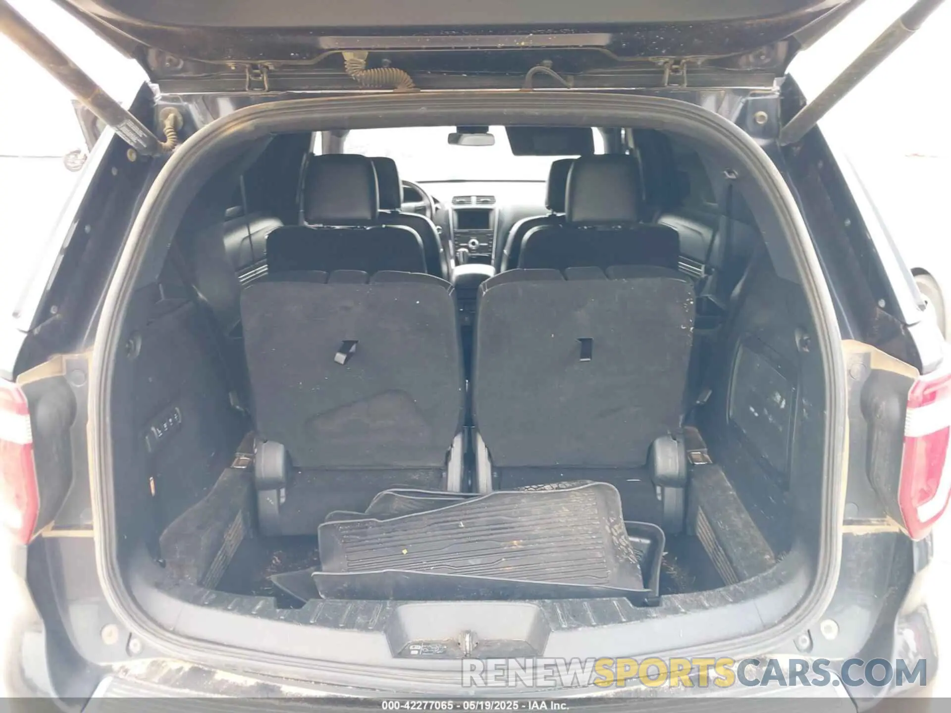 17 Photograph of a damaged car 1FM5K7FH0KGA72022 FORD EXPLORER 2019
