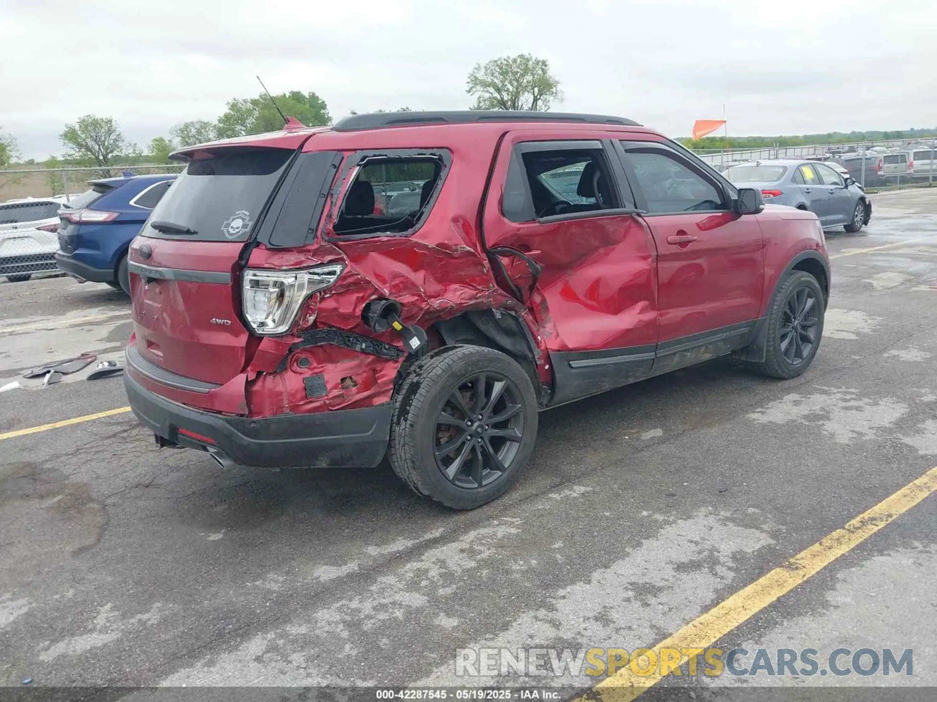 4 Photograph of a damaged car 1FM5K8D80KGA41393 FORD EXPLORER 2019