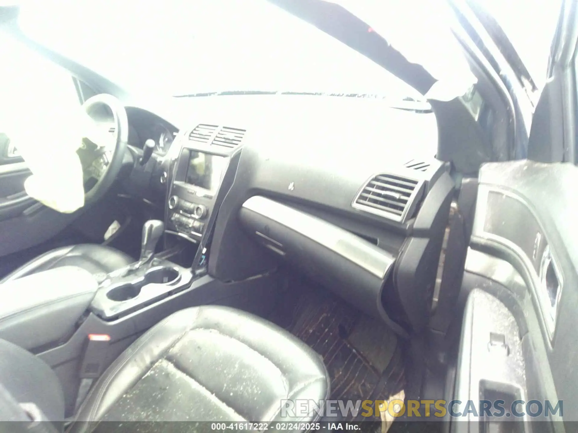 5 Photograph of a damaged car 1FM5K8D81KGA38437 FORD EXPLORER 2019