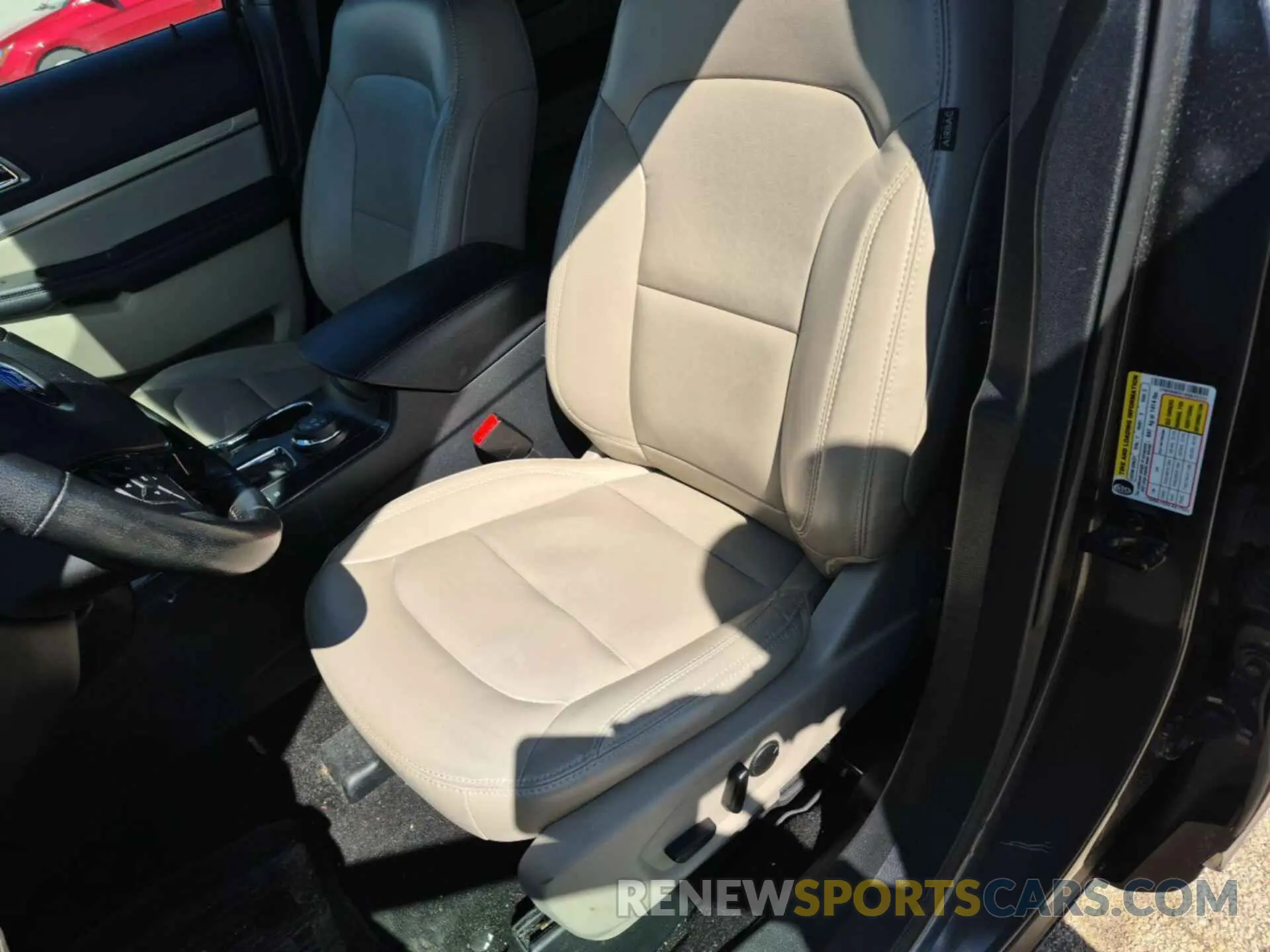 4 Photograph of a damaged car 1FM5K8D81KGB25223 FORD EXPLORER 2019