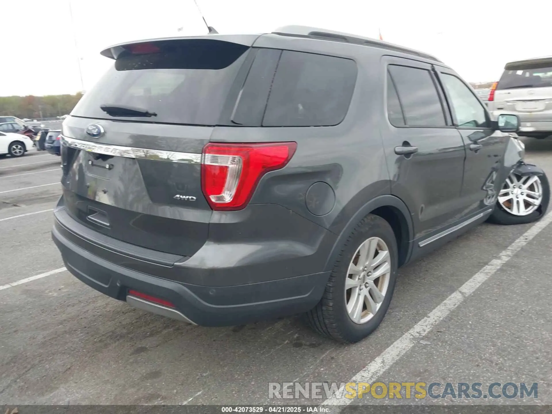 4 Photograph of a damaged car 1FM5K8D82KGA48605 FORD EXPLORER 2019