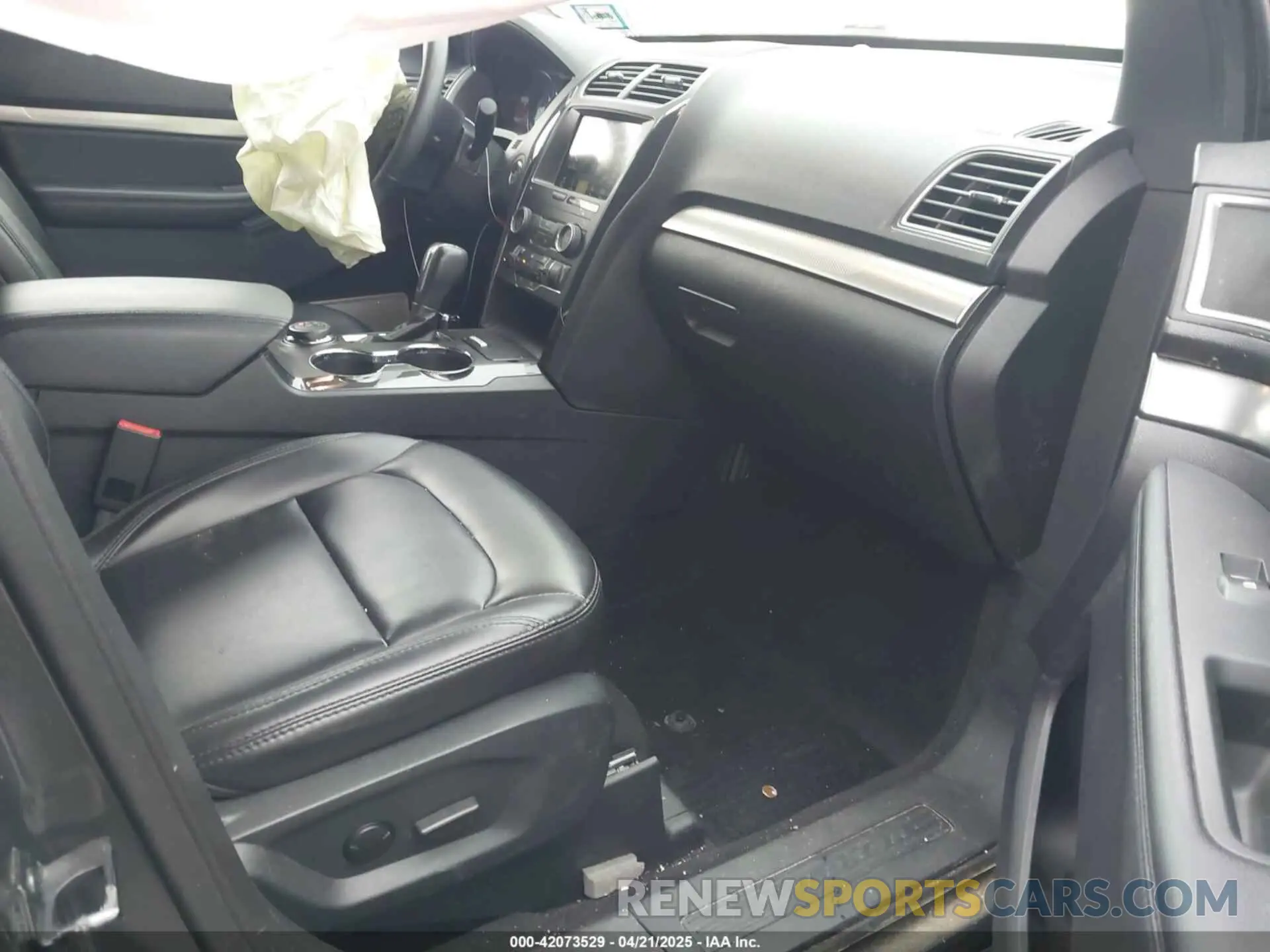 5 Photograph of a damaged car 1FM5K8D82KGA48605 FORD EXPLORER 2019