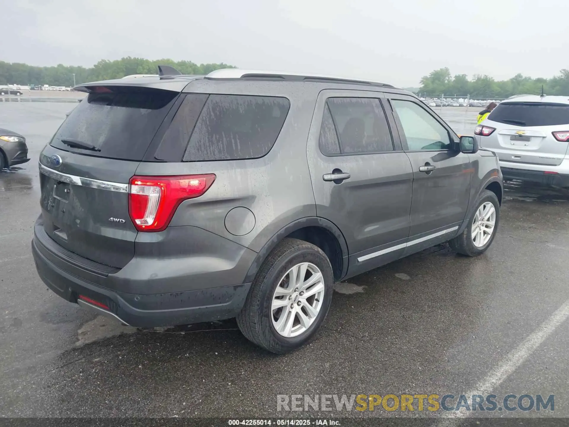 4 Photograph of a damaged car 1FM5K8D82KGA59023 FORD EXPLORER 2019