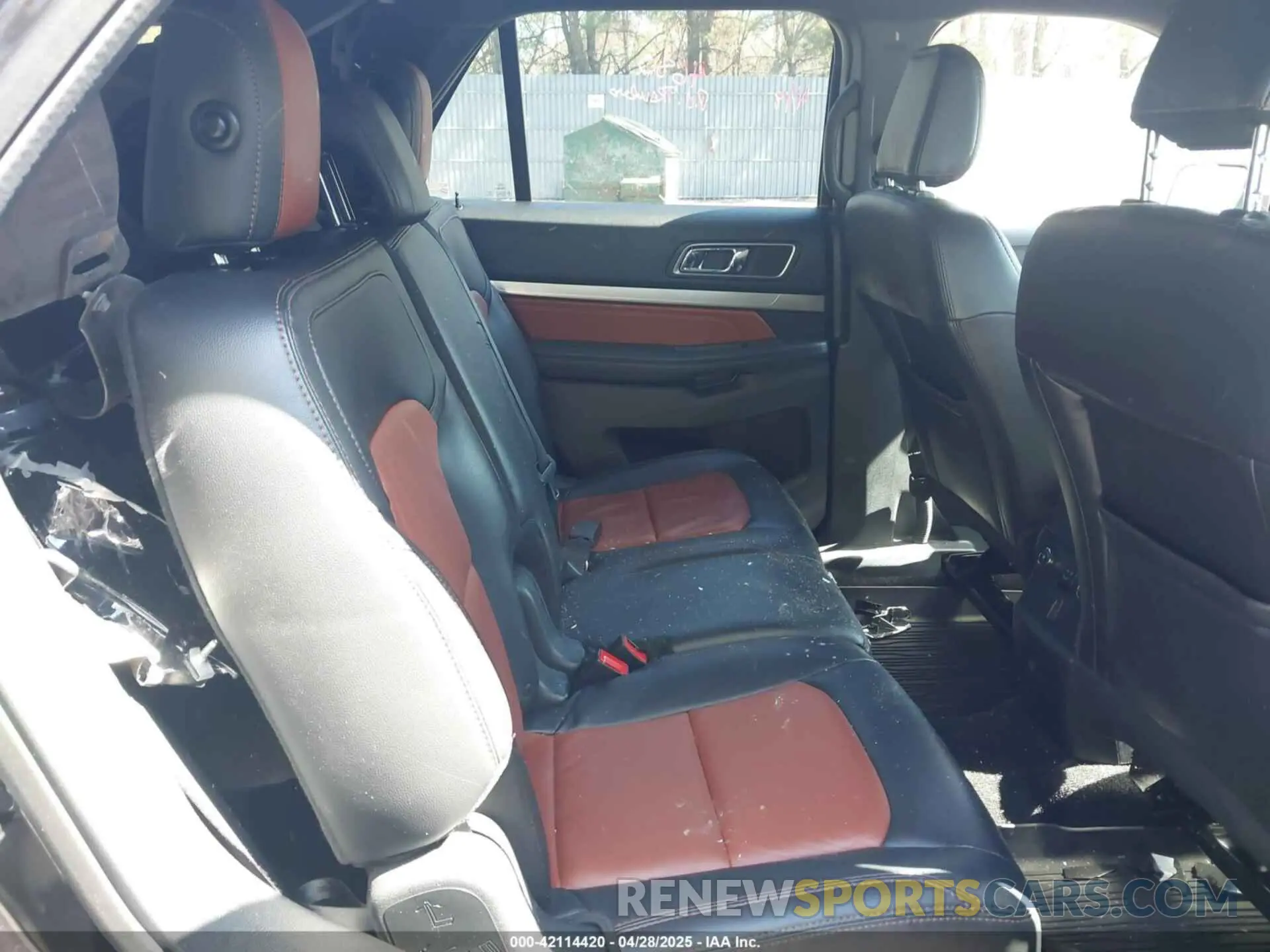 8 Photograph of a damaged car 1FM5K8D83KGA01986 FORD EXPLORER 2019