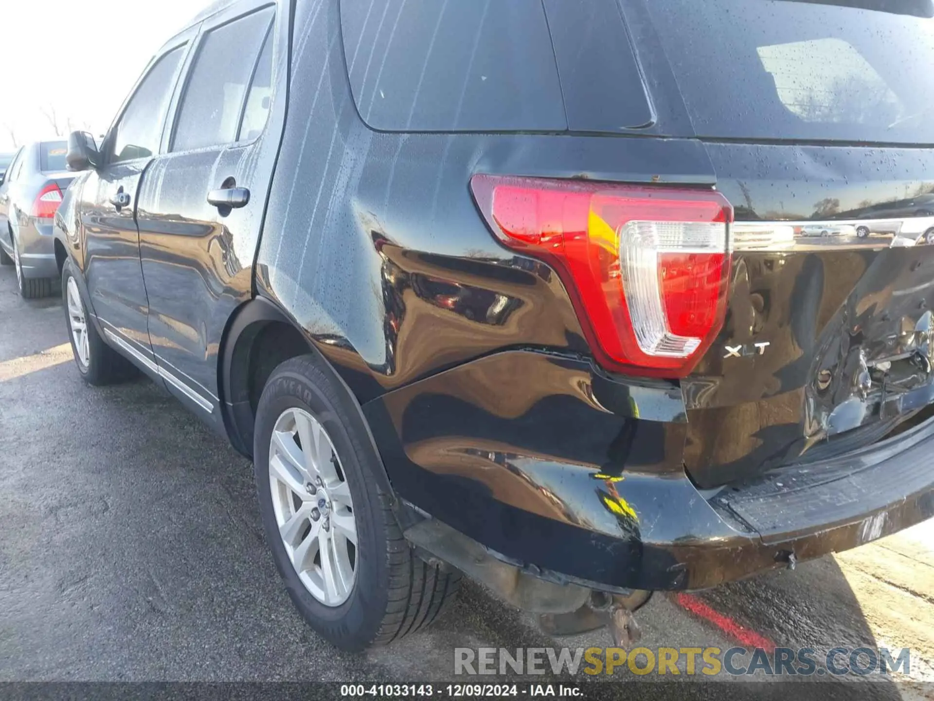 17 Photograph of a damaged car 1FM5K8D85KGA15419 FORD EXPLORER 2019