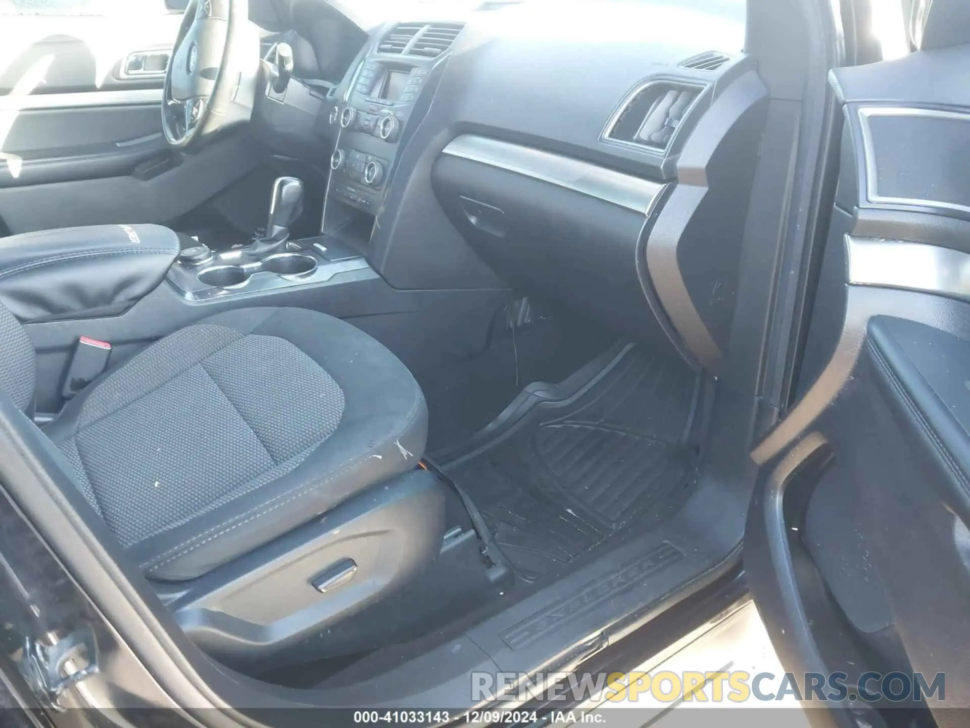 5 Photograph of a damaged car 1FM5K8D85KGA15419 FORD EXPLORER 2019