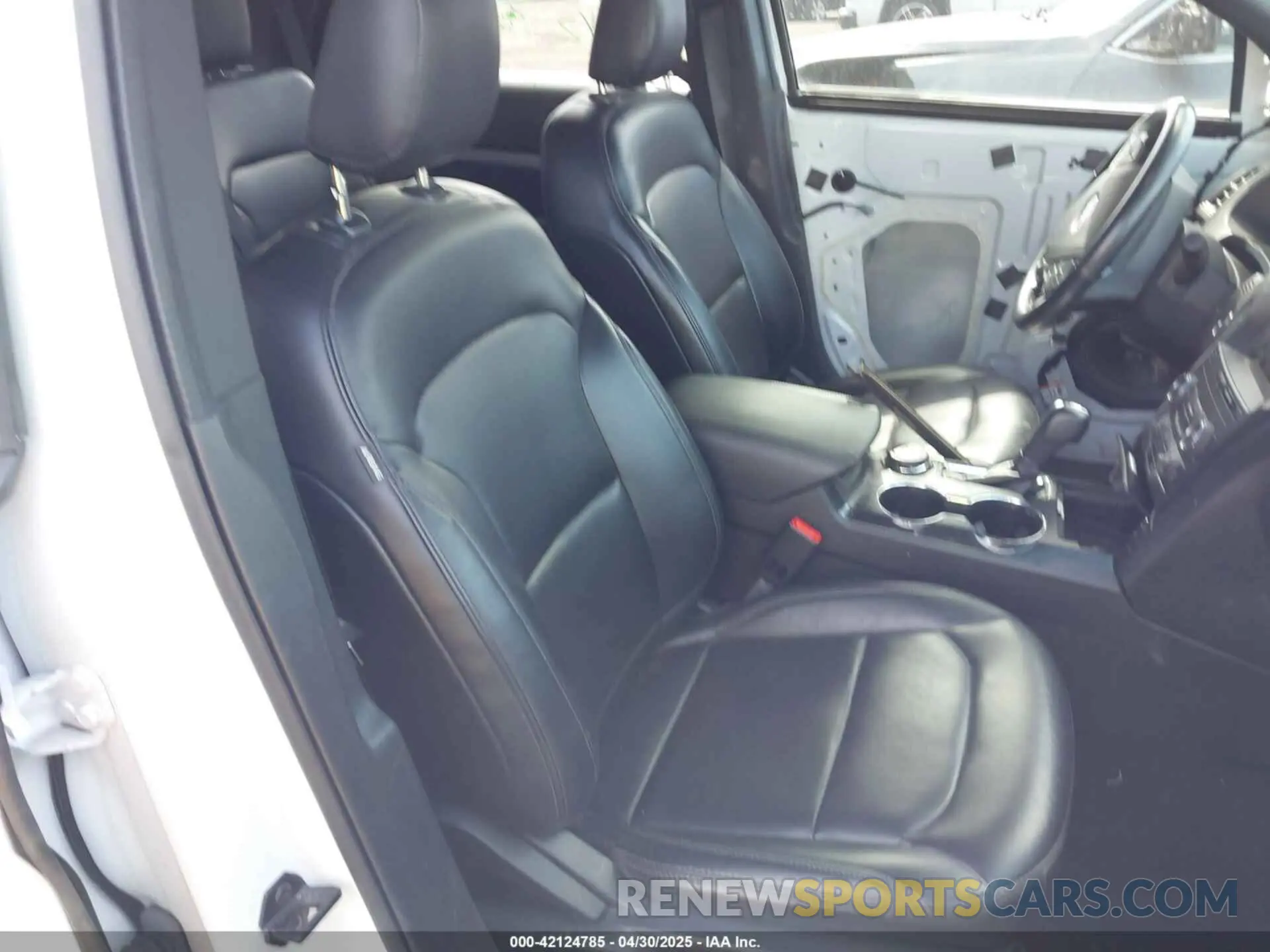 5 Photograph of a damaged car 1FM5K8D86KGB55656 FORD EXPLORER 2019