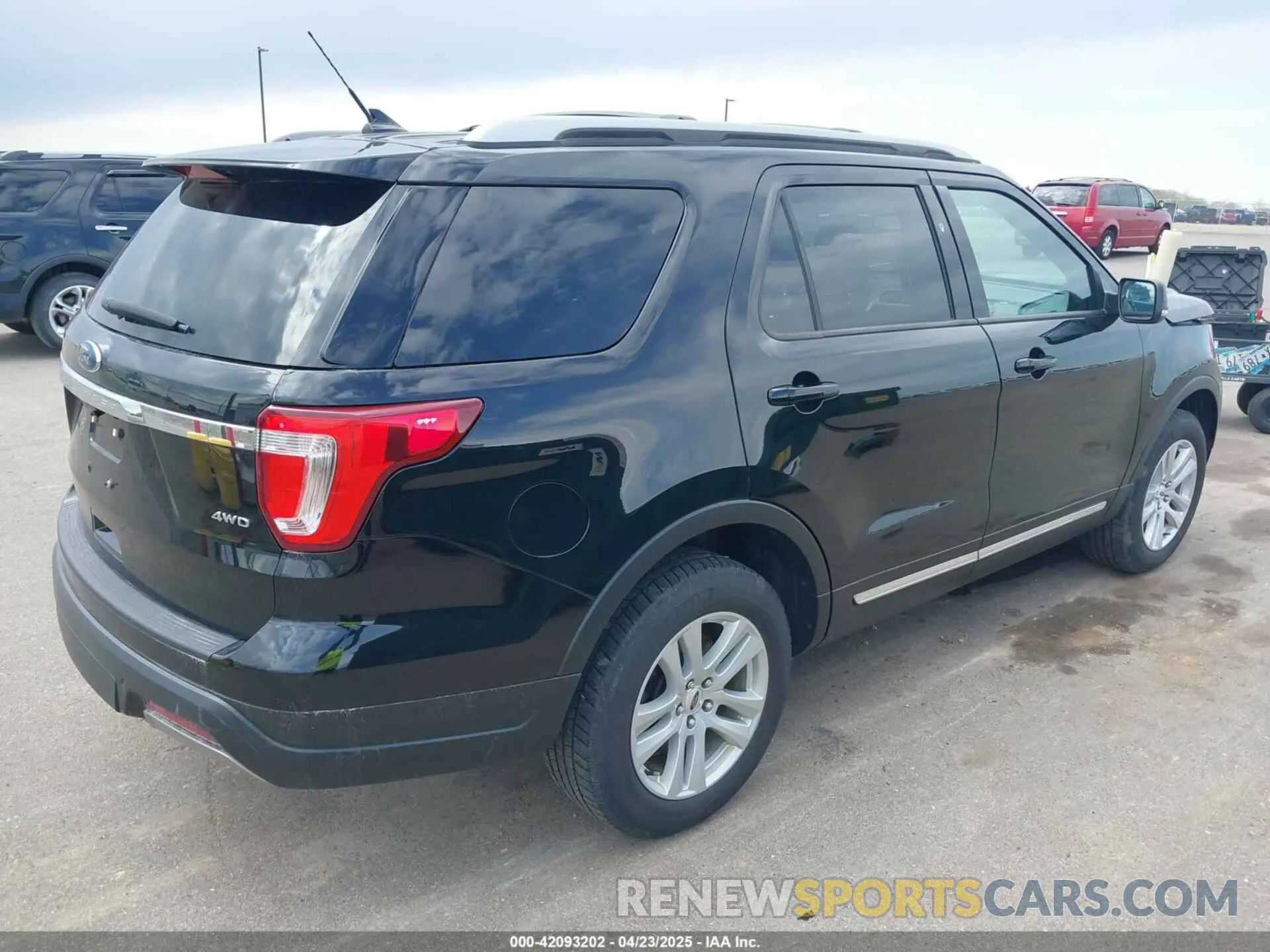 4 Photograph of a damaged car 1FM5K8D87KGB08202 FORD EXPLORER 2019