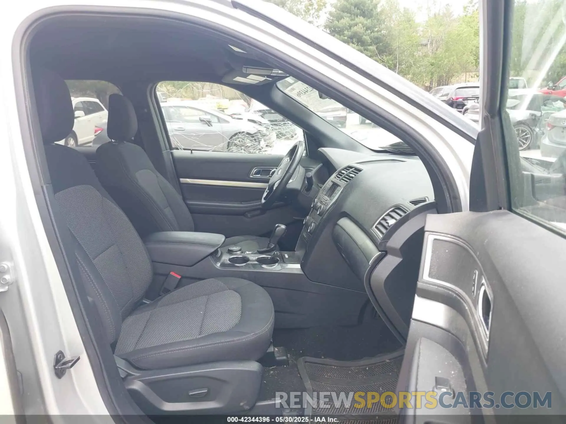 5 Photograph of a damaged car 1FM5K8DH7KGA82765 FORD EXPLORER 2019