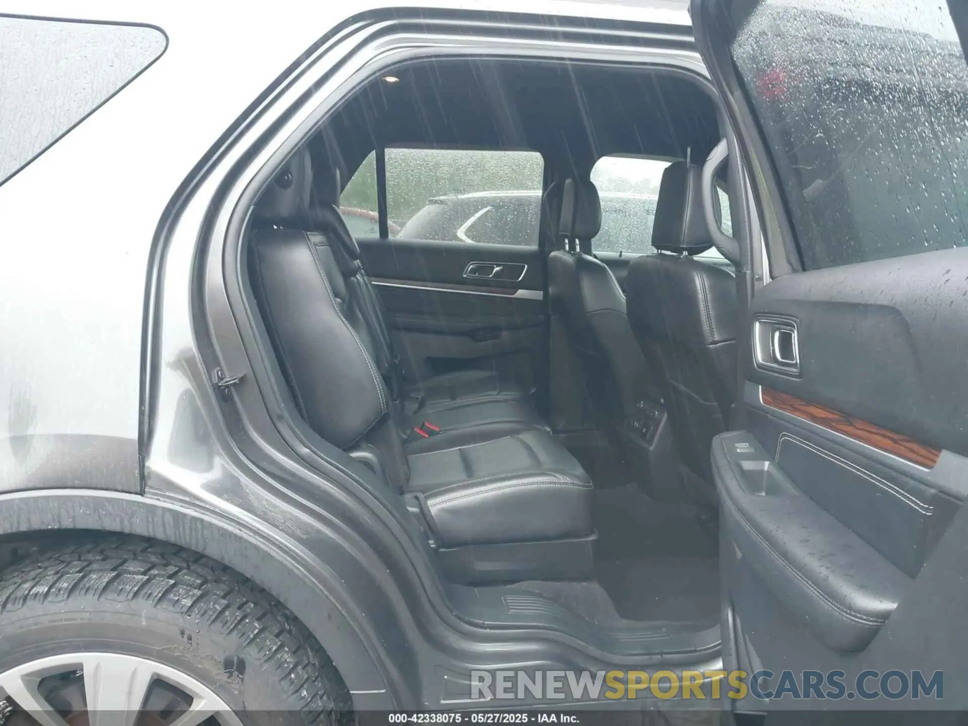 8 Photograph of a damaged car 1FM5K8F82KGB21730 FORD EXPLORER 2019
