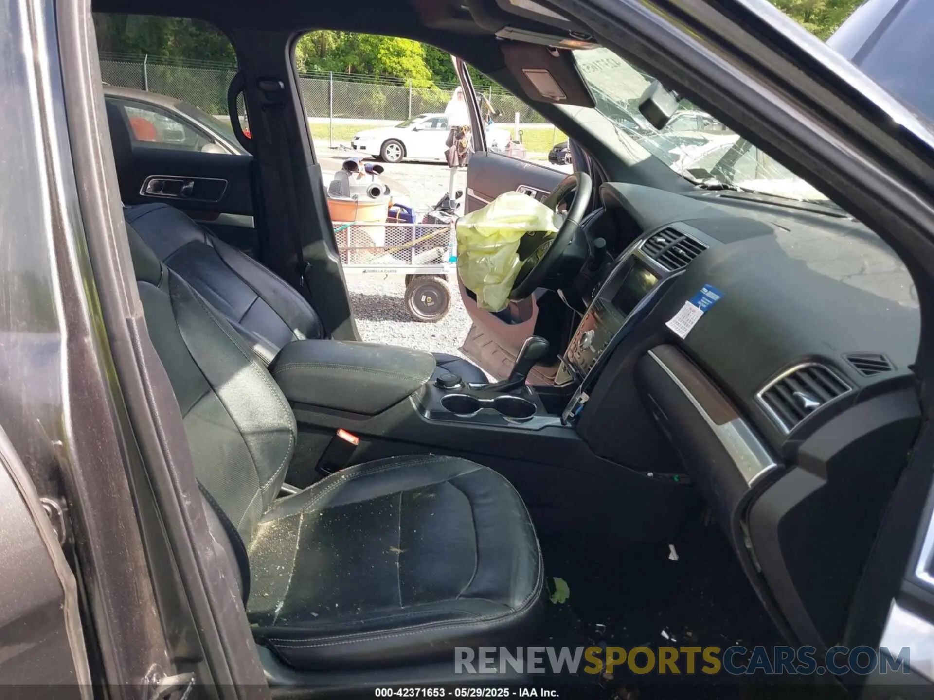 5 Photograph of a damaged car 1FM5K8F83KGB41243 FORD EXPLORER 2019