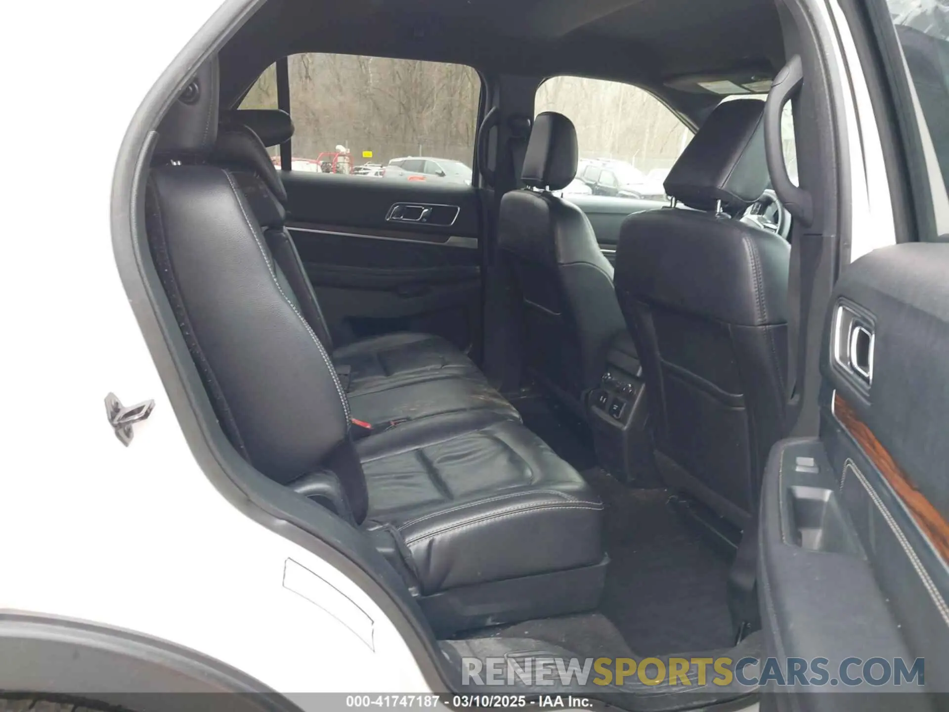 8 Photograph of a damaged car 1FM5K8F87KGB26325 FORD EXPLORER 2019