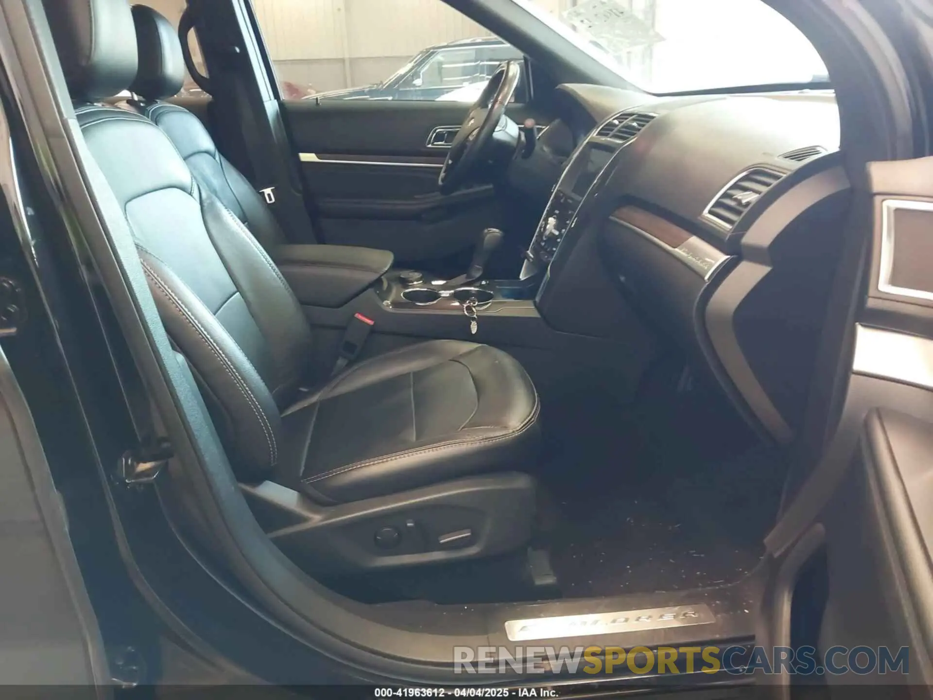 5 Photograph of a damaged car 1FM5K8FH2KGB54341 FORD EXPLORER 2019