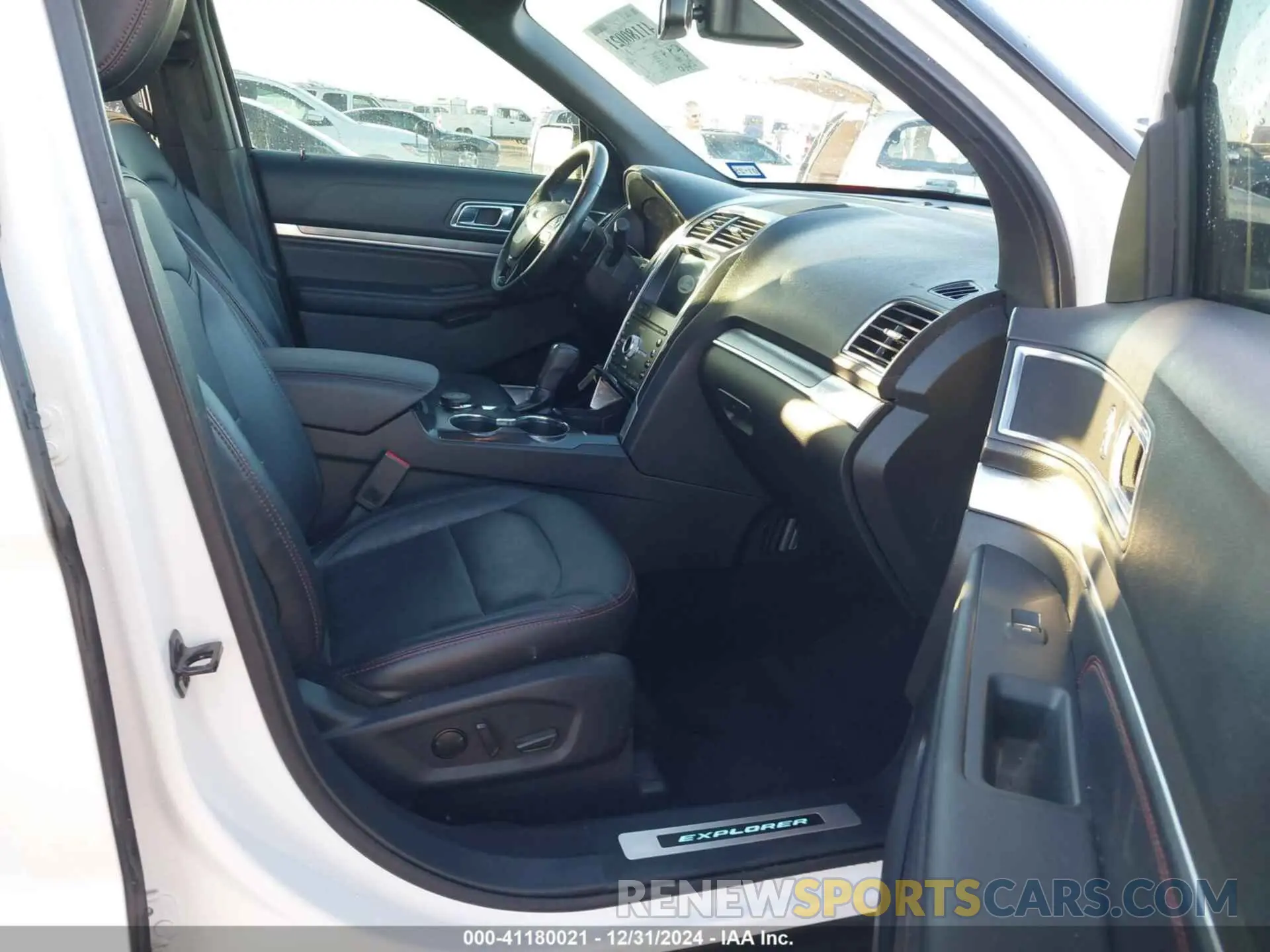 5 Photograph of a damaged car 1FM5K8GT1KGA71955 FORD EXPLORER 2019