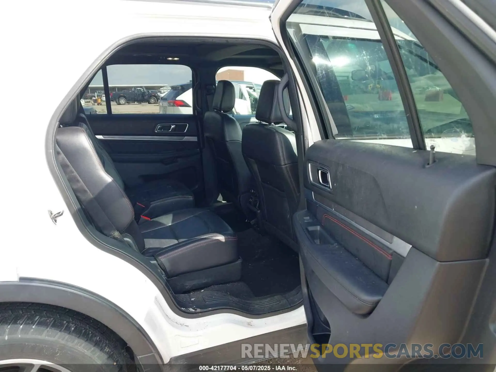 8 Photograph of a damaged car 1FM5K8GT2KGB38269 FORD EXPLORER 2019