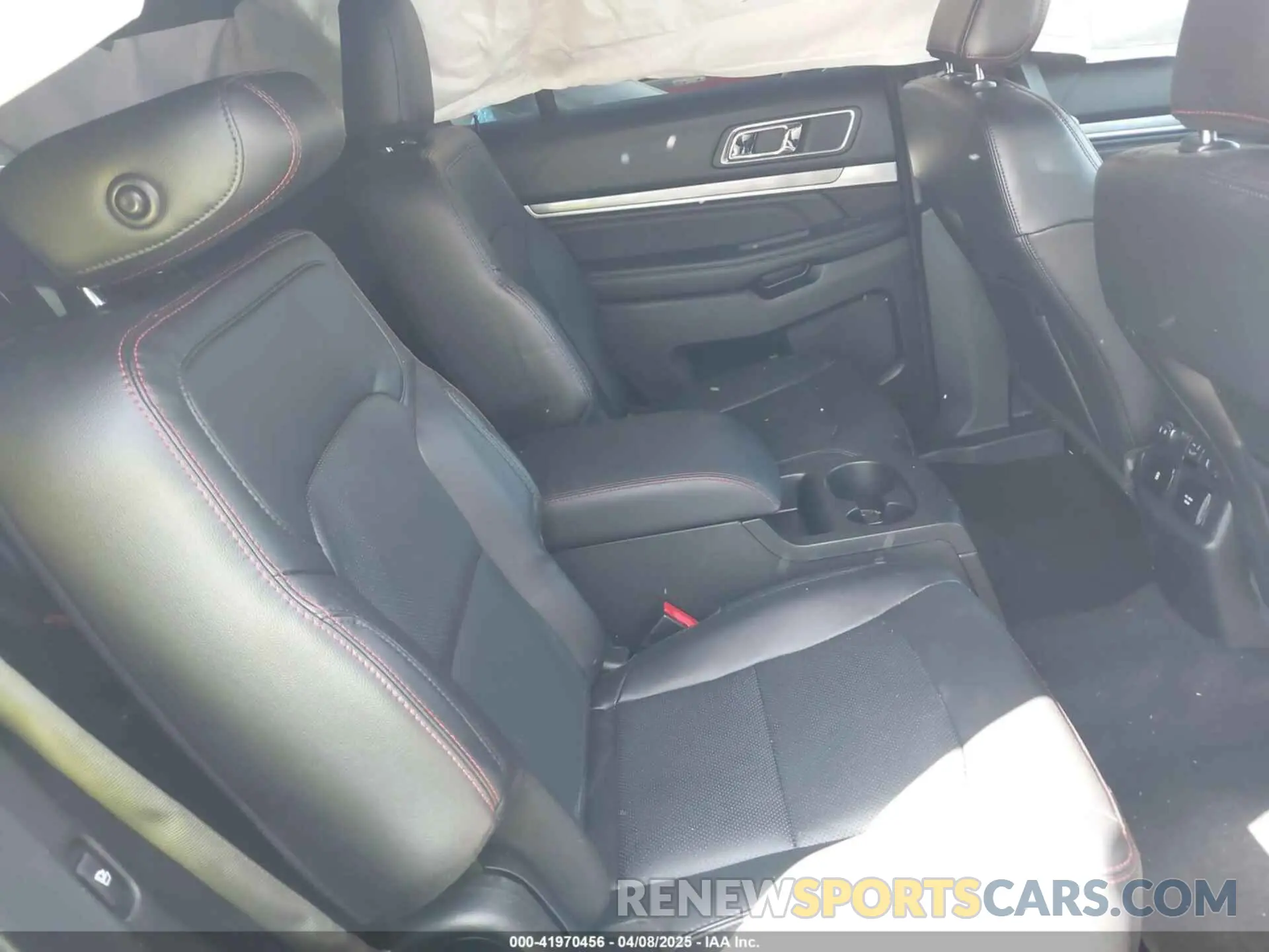 8 Photograph of a damaged car 1FM5K8GT6KGA76813 FORD EXPLORER 2019