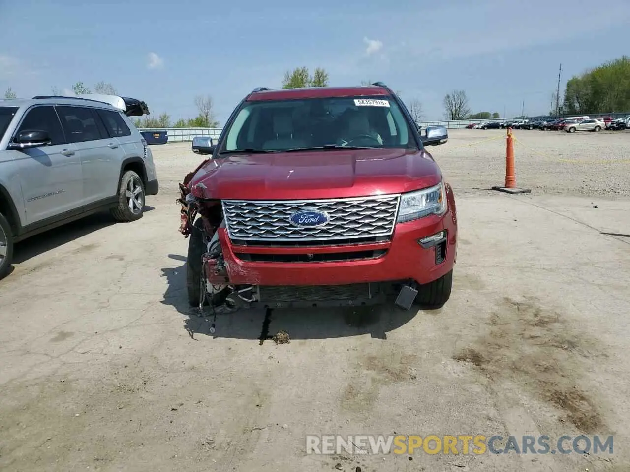 5 Photograph of a damaged car 1FM5K8HT1KGA40736 FORD EXPLORER 2019