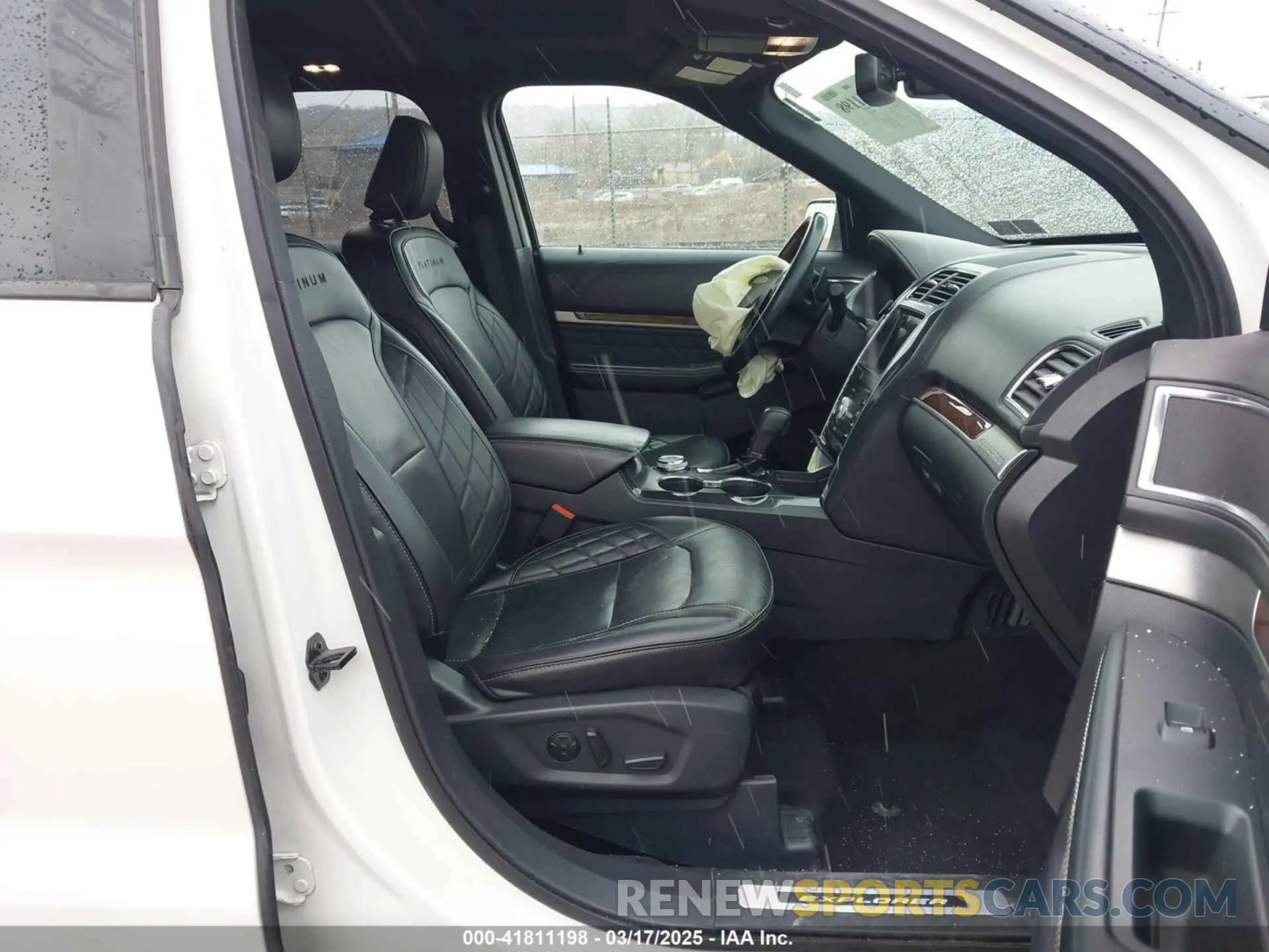 5 Photograph of a damaged car 1FM5K8HT3KGA54623 FORD EXPLORER 2019
