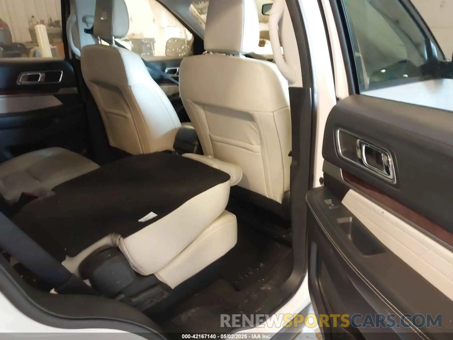 8 Photograph of a damaged car 1FM5K8HT3KGA95592 FORD EXPLORER 2019