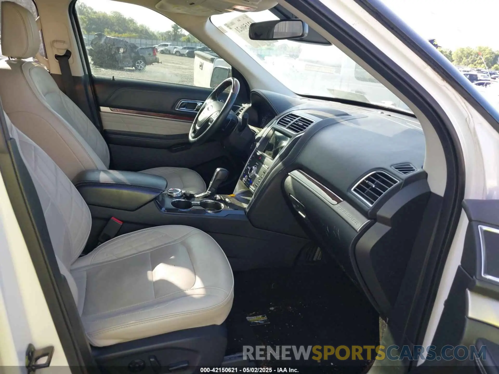 5 Photograph of a damaged car 1FM5K8HT5KGA58043 FORD EXPLORER 2019