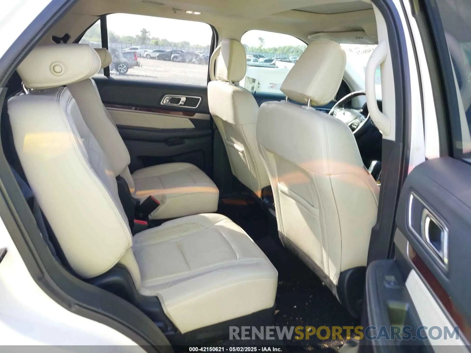 8 Photograph of a damaged car 1FM5K8HT5KGA58043 FORD EXPLORER 2019