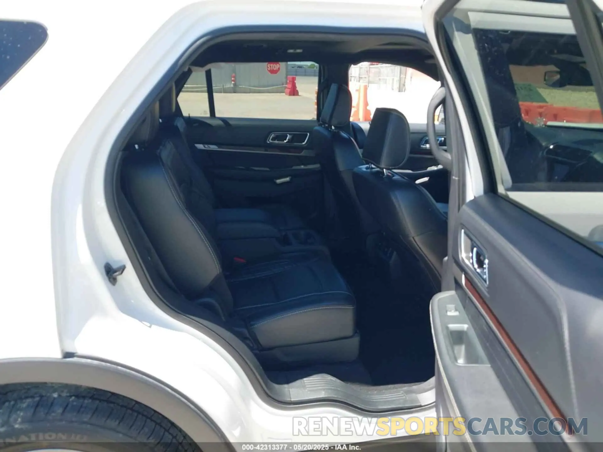 8 Photograph of a damaged car 1FM5K8HT8KGA02291 FORD EXPLORER 2019