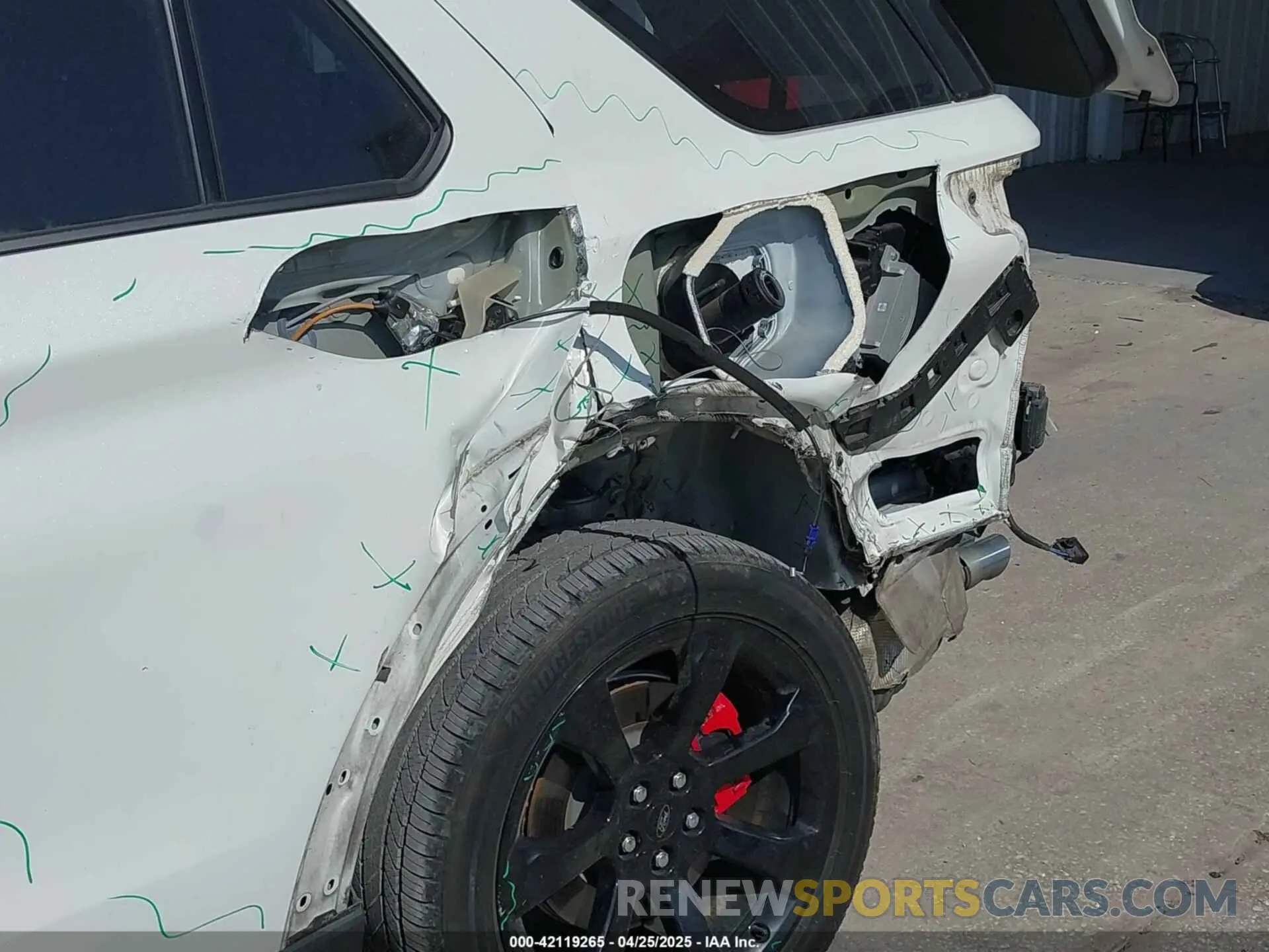 6 Photograph of a damaged car 1FM5K8GC4LGD20105 FORD EXPLORER 2020