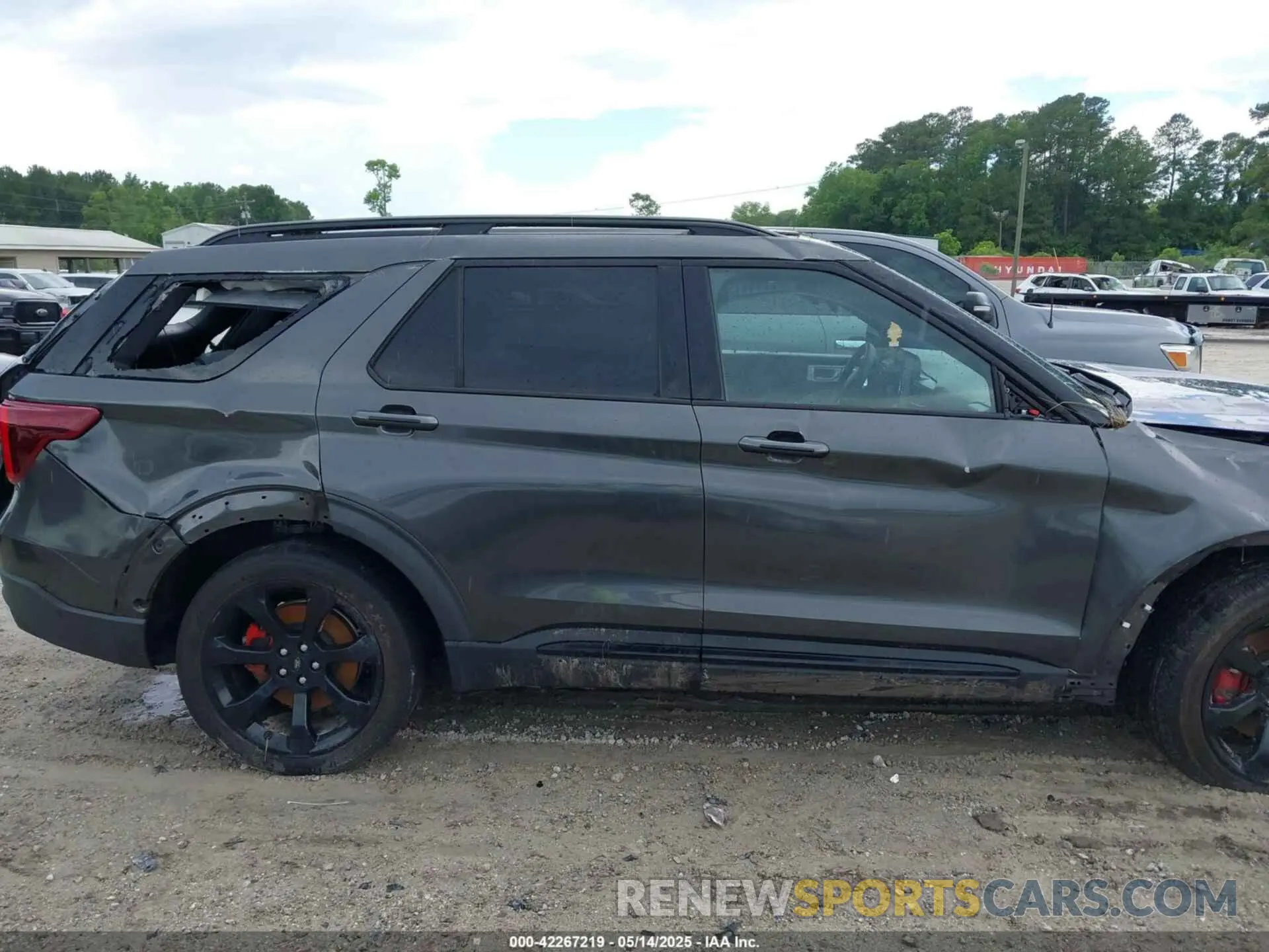 13 Photograph of a damaged car 1FM5K8GC6LGA22803 FORD EXPLORER 2020