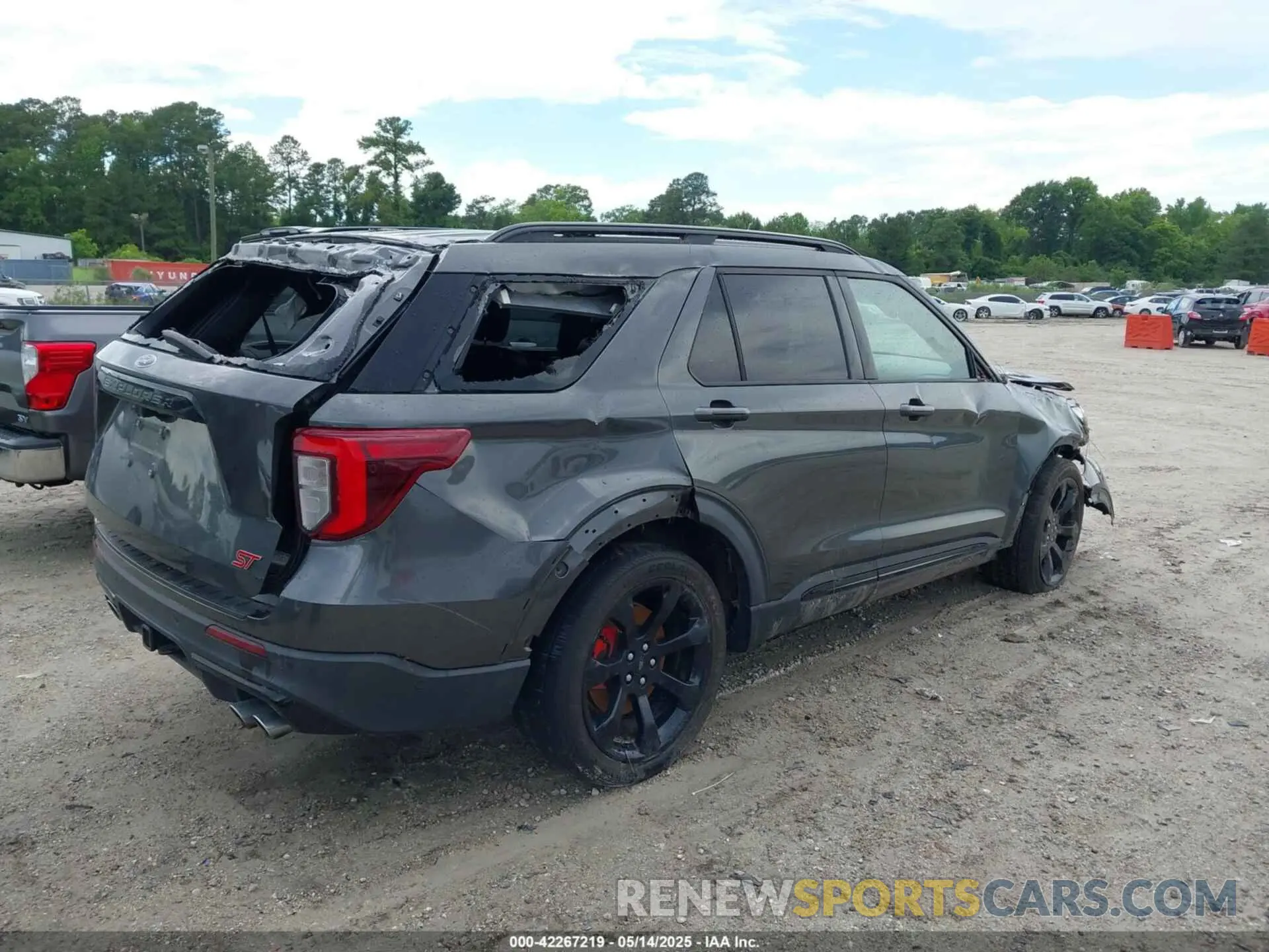 4 Photograph of a damaged car 1FM5K8GC6LGA22803 FORD EXPLORER 2020